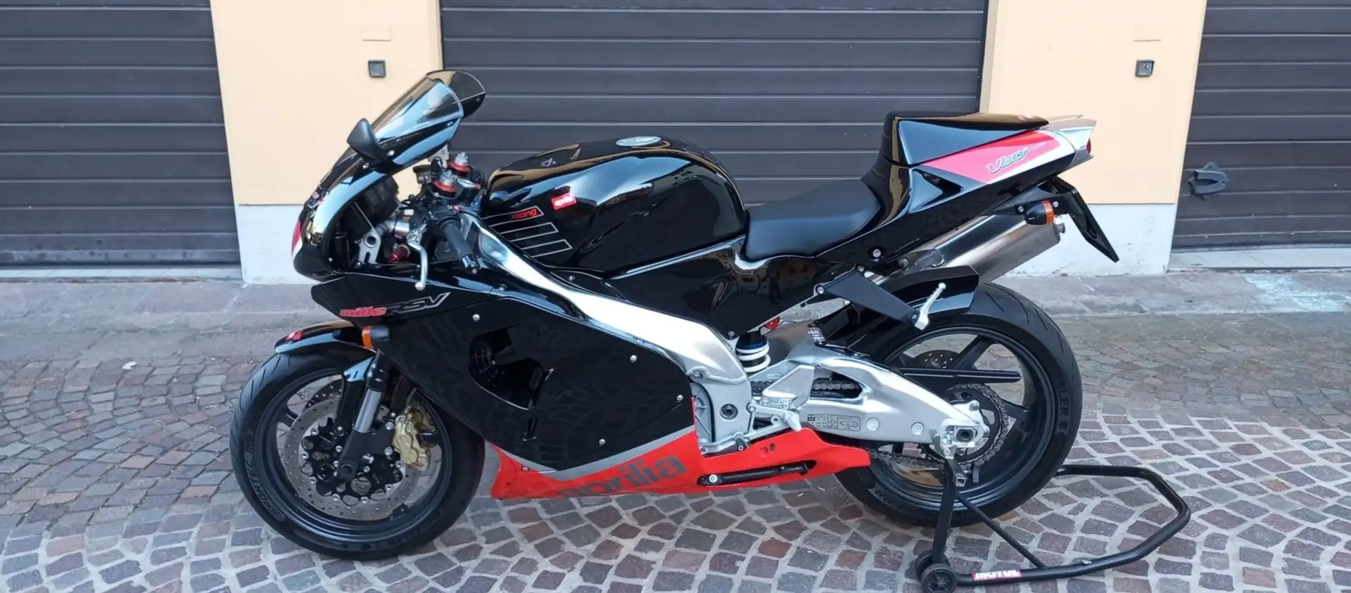 Aprilia RSV Mille Black - 2