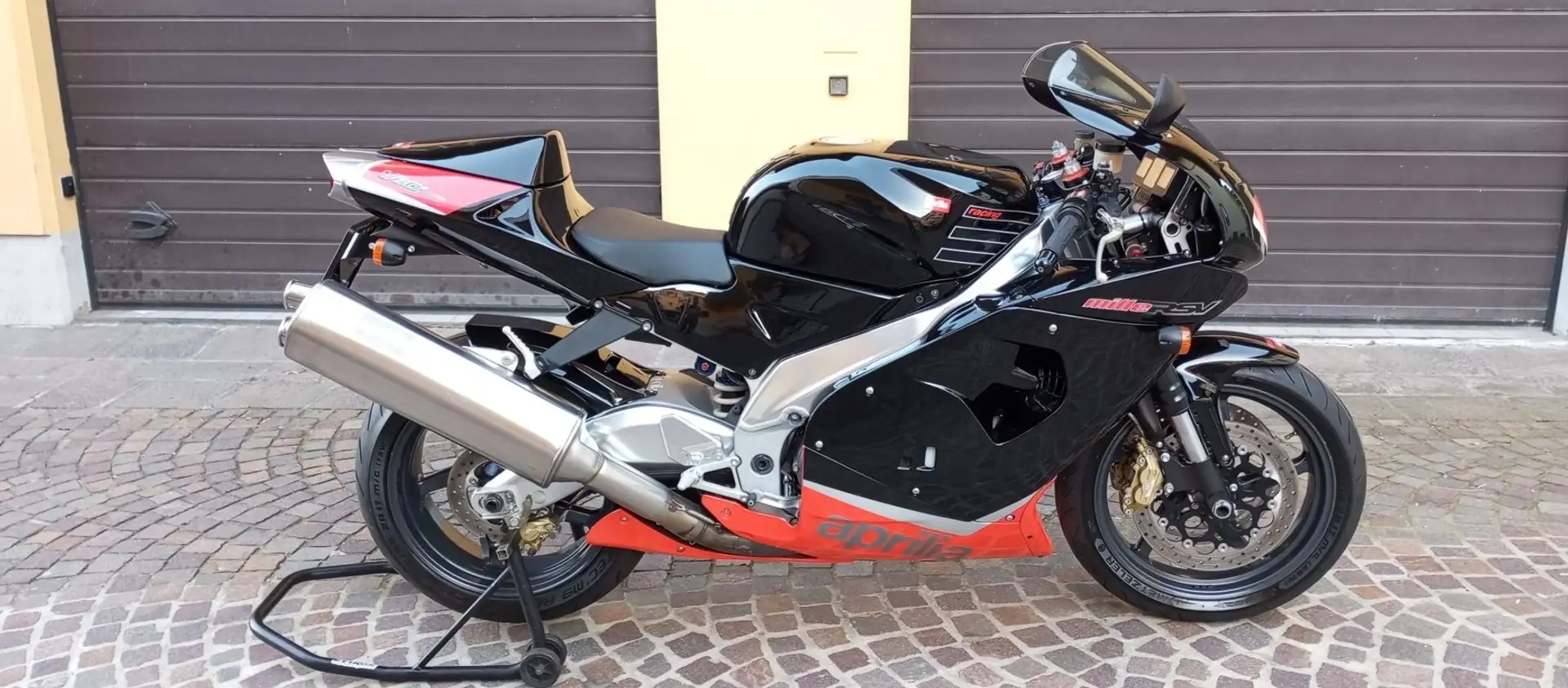 Aprilia RSV Mille Black - 1