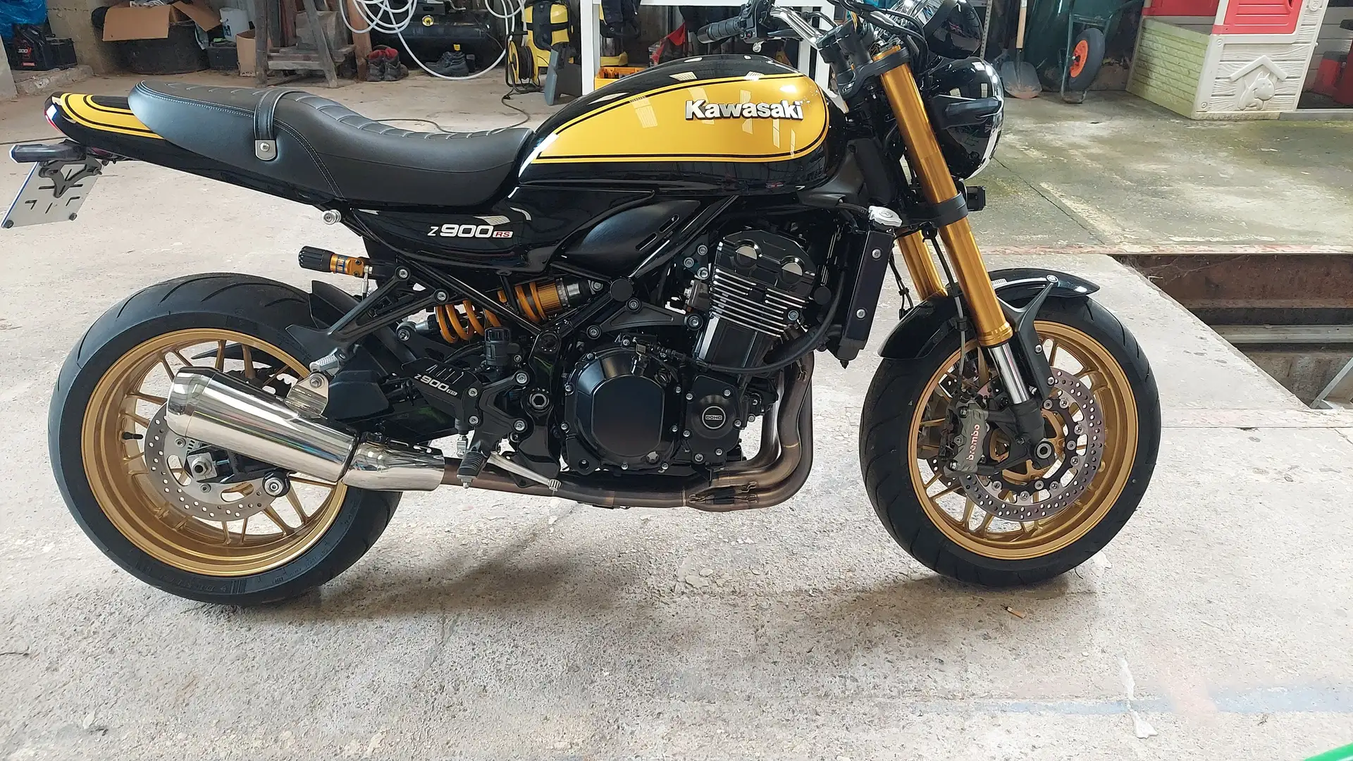 Kawasaki Z900RS Jaune - 1