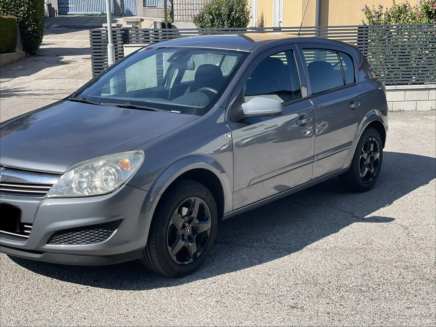 Opel Astra H 1.4 Benzin Pickerl 03/27 Klima 8 Fachbereift Grau - 2