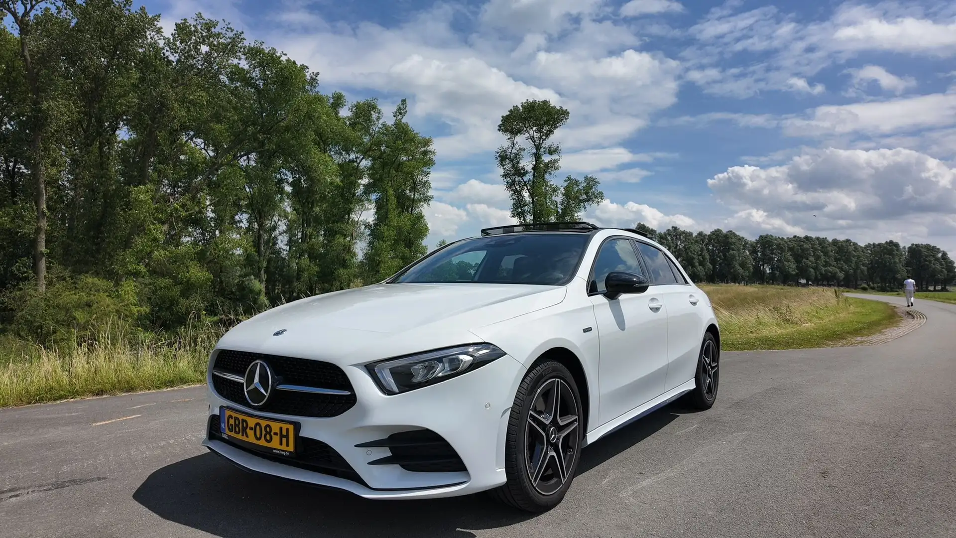 Mercedes-Benz A 250 Bns Sol. AMG e Weiß - 1