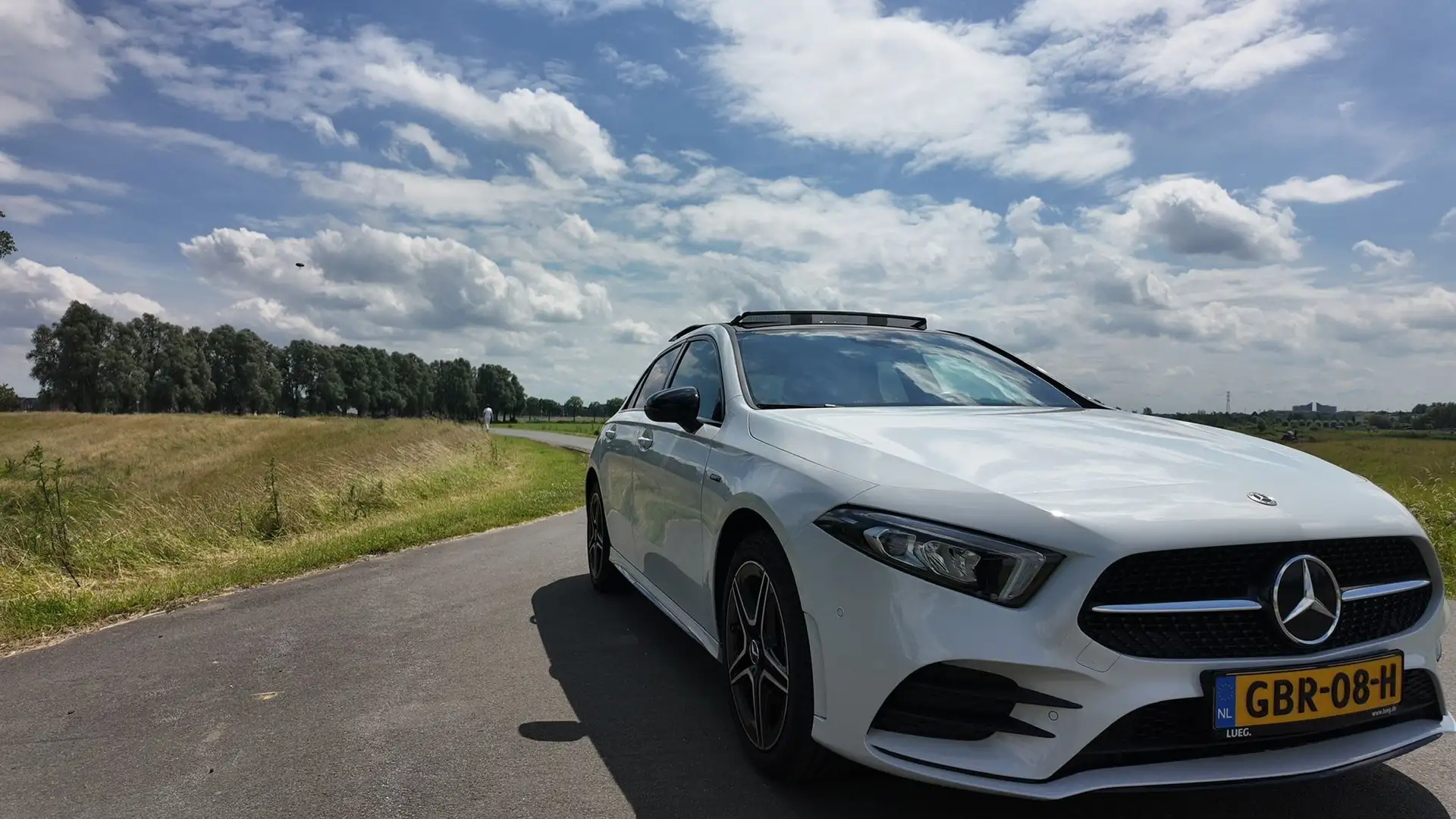 Mercedes-Benz A 250 Bns Sol. AMG e Weiß - 2