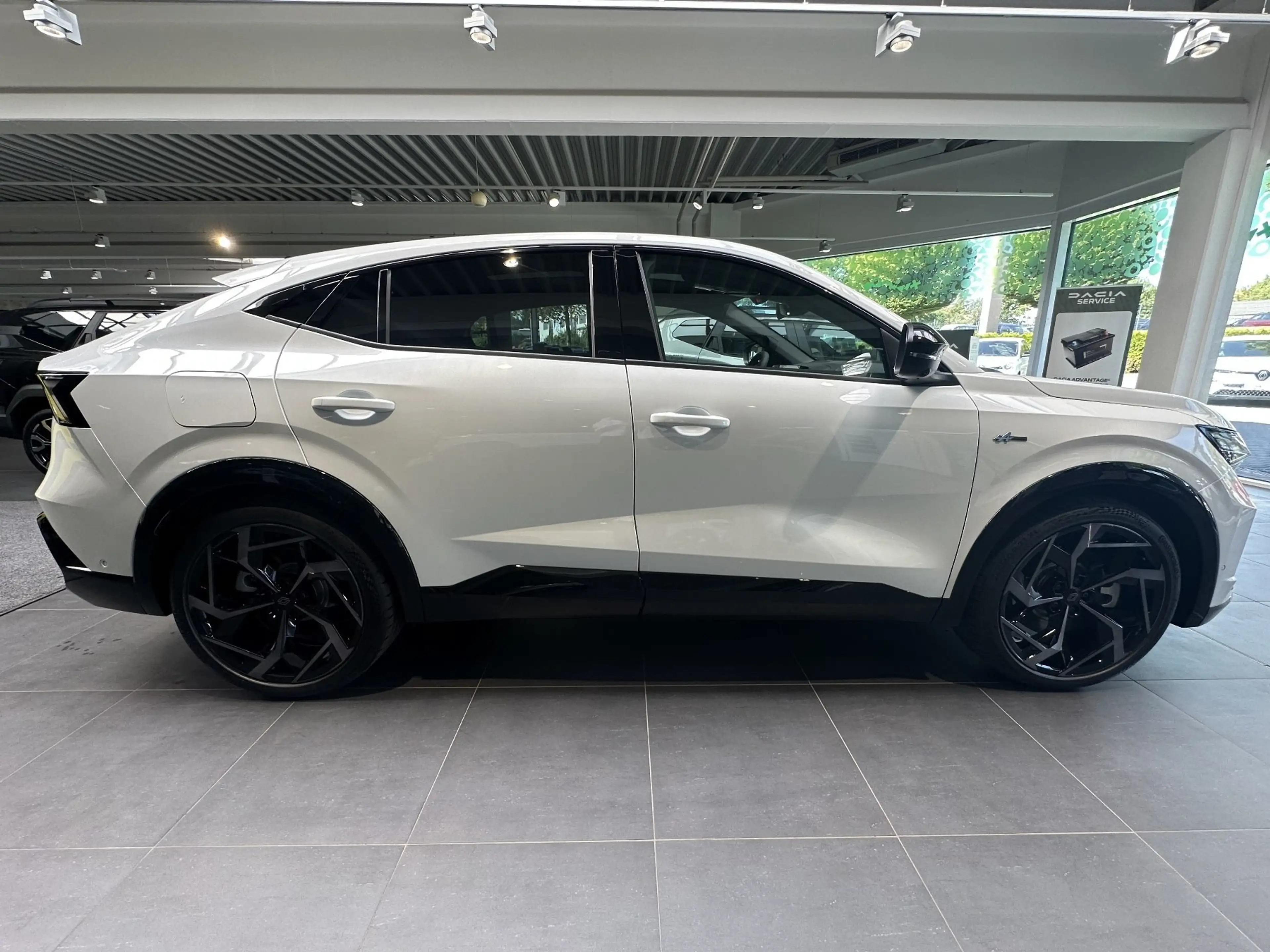 Renault Rafale Hyper Hybrid 4x4 300PS Atelier Alpine — photo 8