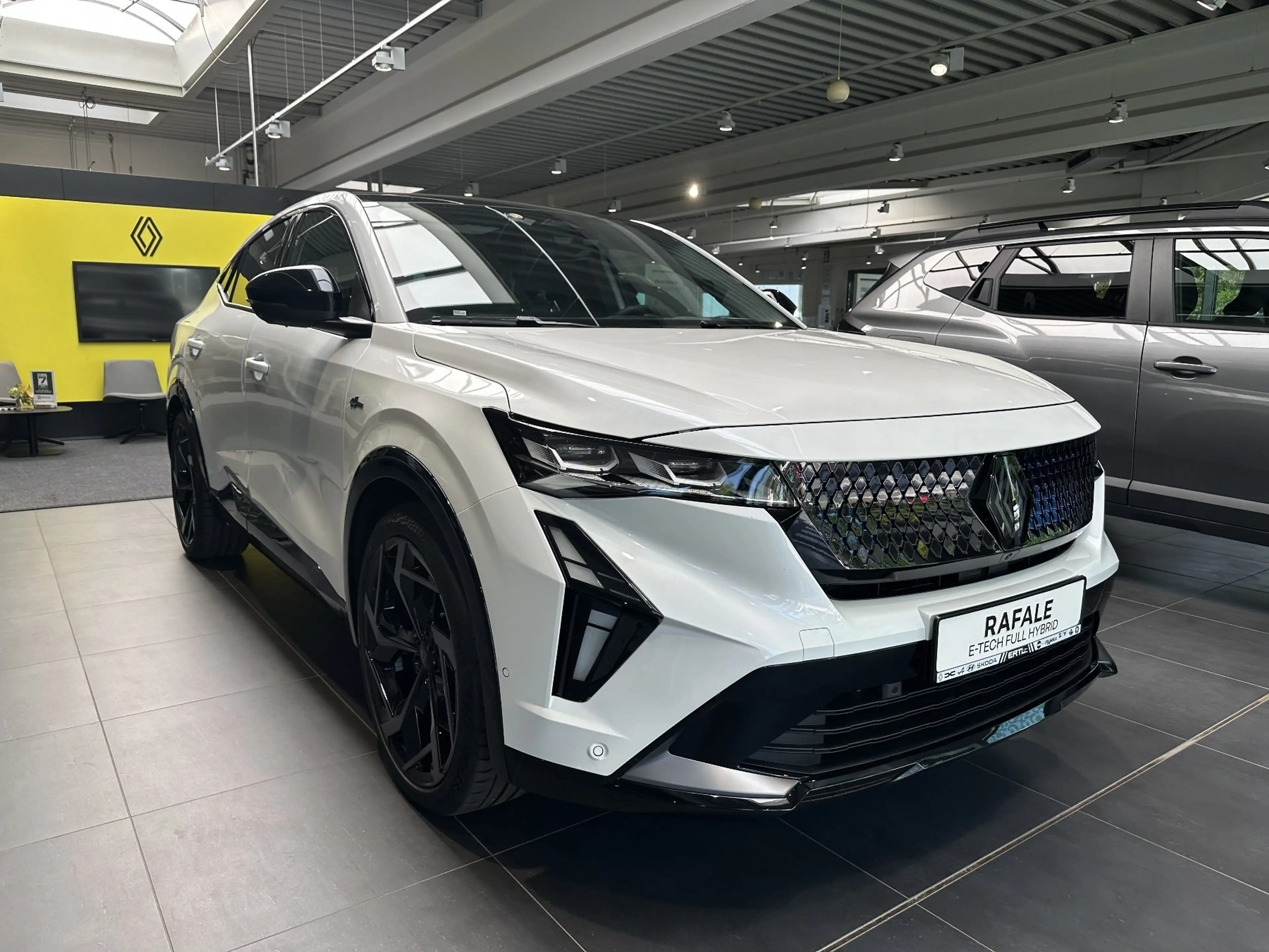 Renault Rafale Hyper Hybrid 4x4 300PS Atelier Alpine — photo 6