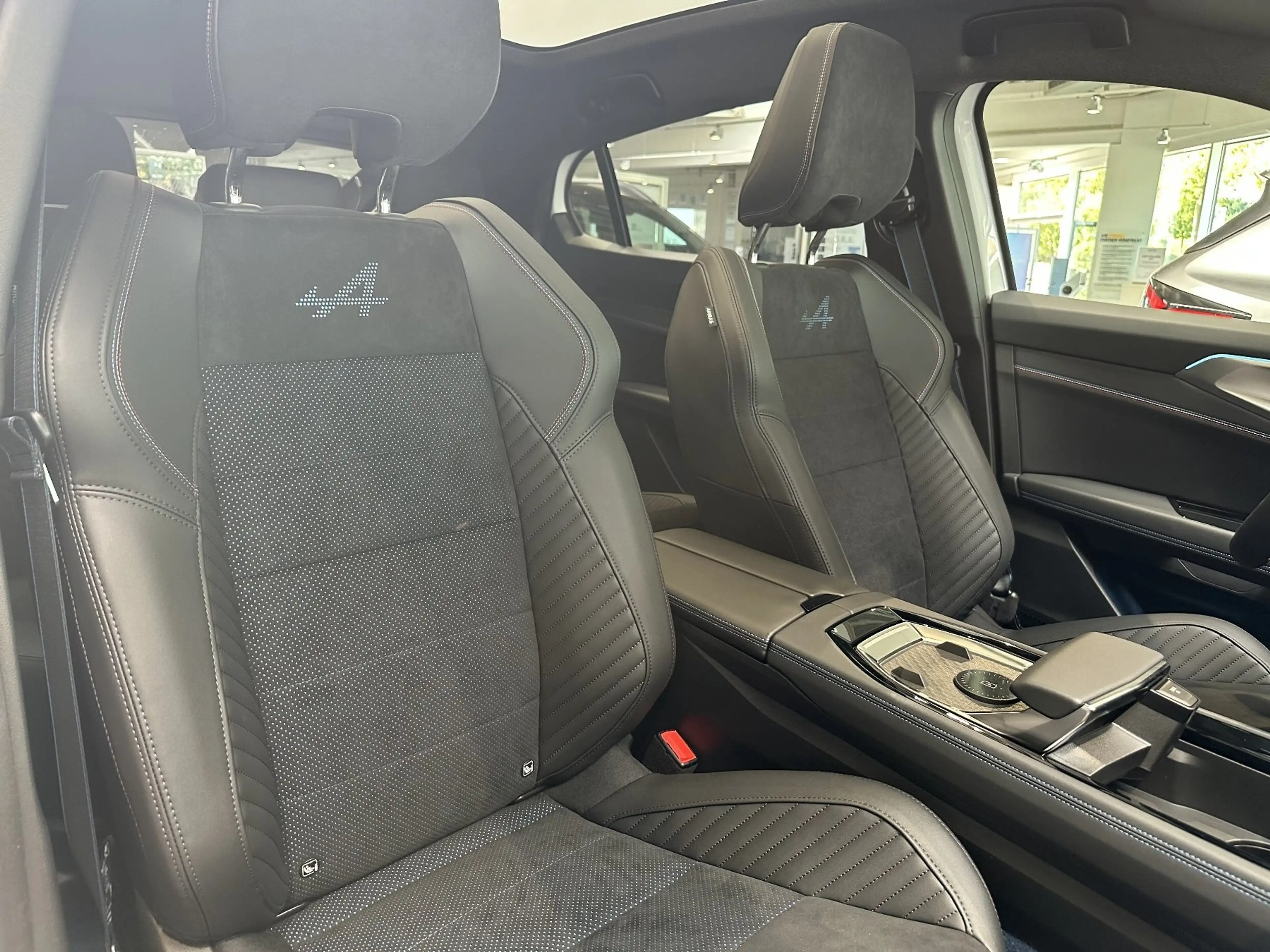 Renault Rafale Hyper Hybrid 4x4 300PS Atelier Alpine — photo 12