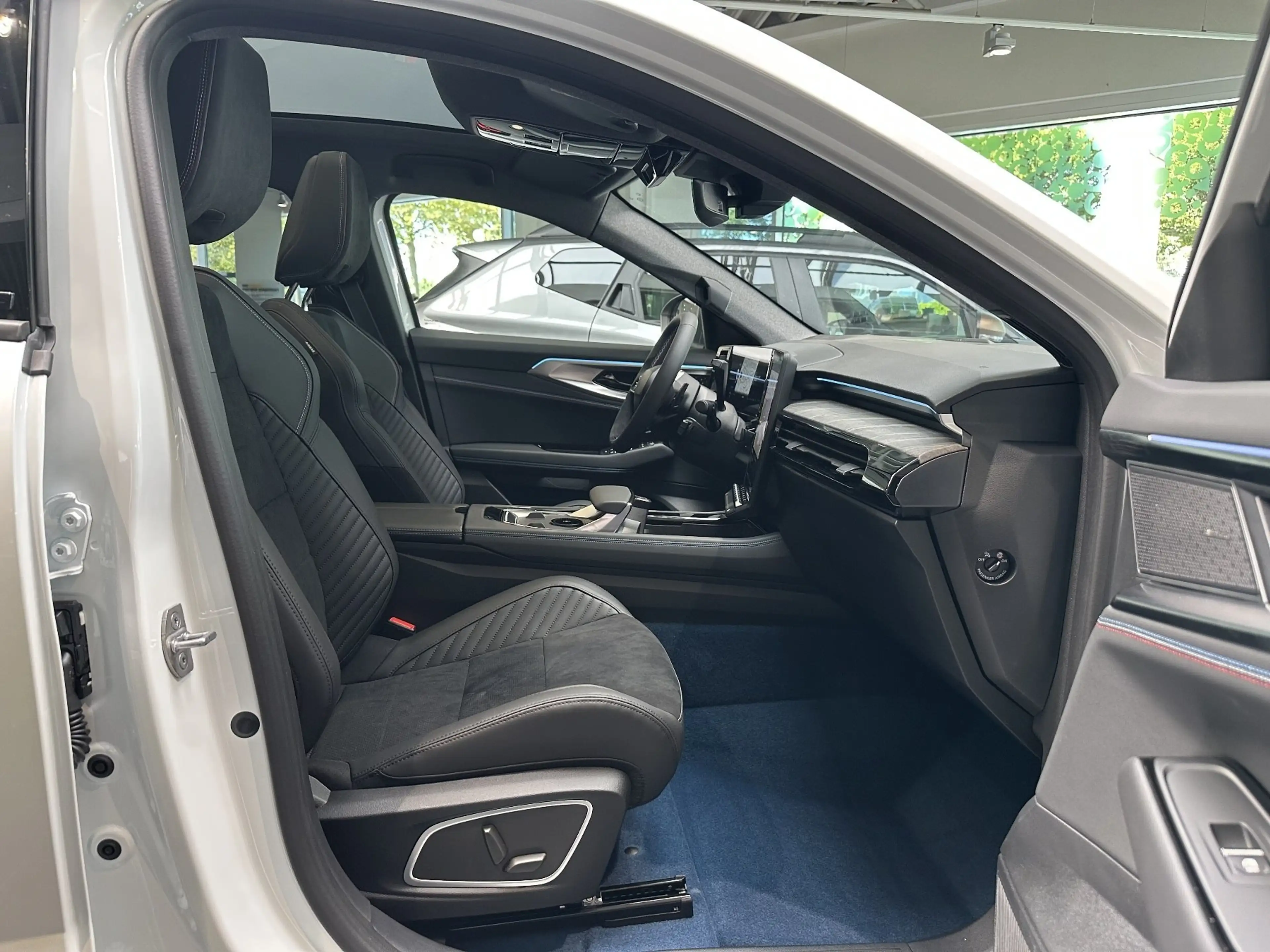 Renault Rafale Hyper Hybrid 4x4 300PS Atelier Alpine — photo 9
