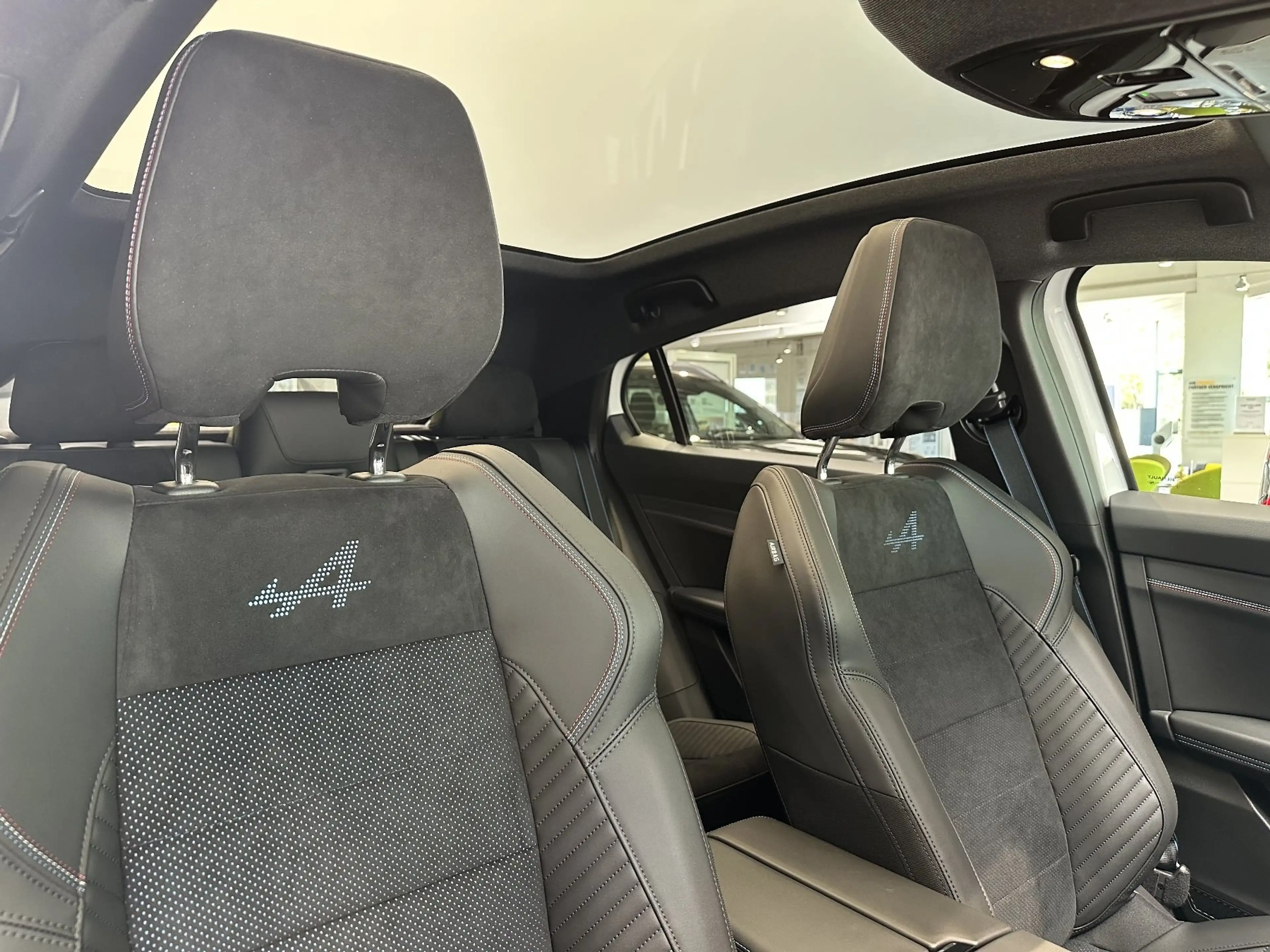 Renault Rafale Hyper Hybrid 4x4 300PS Atelier Alpine — photo 13