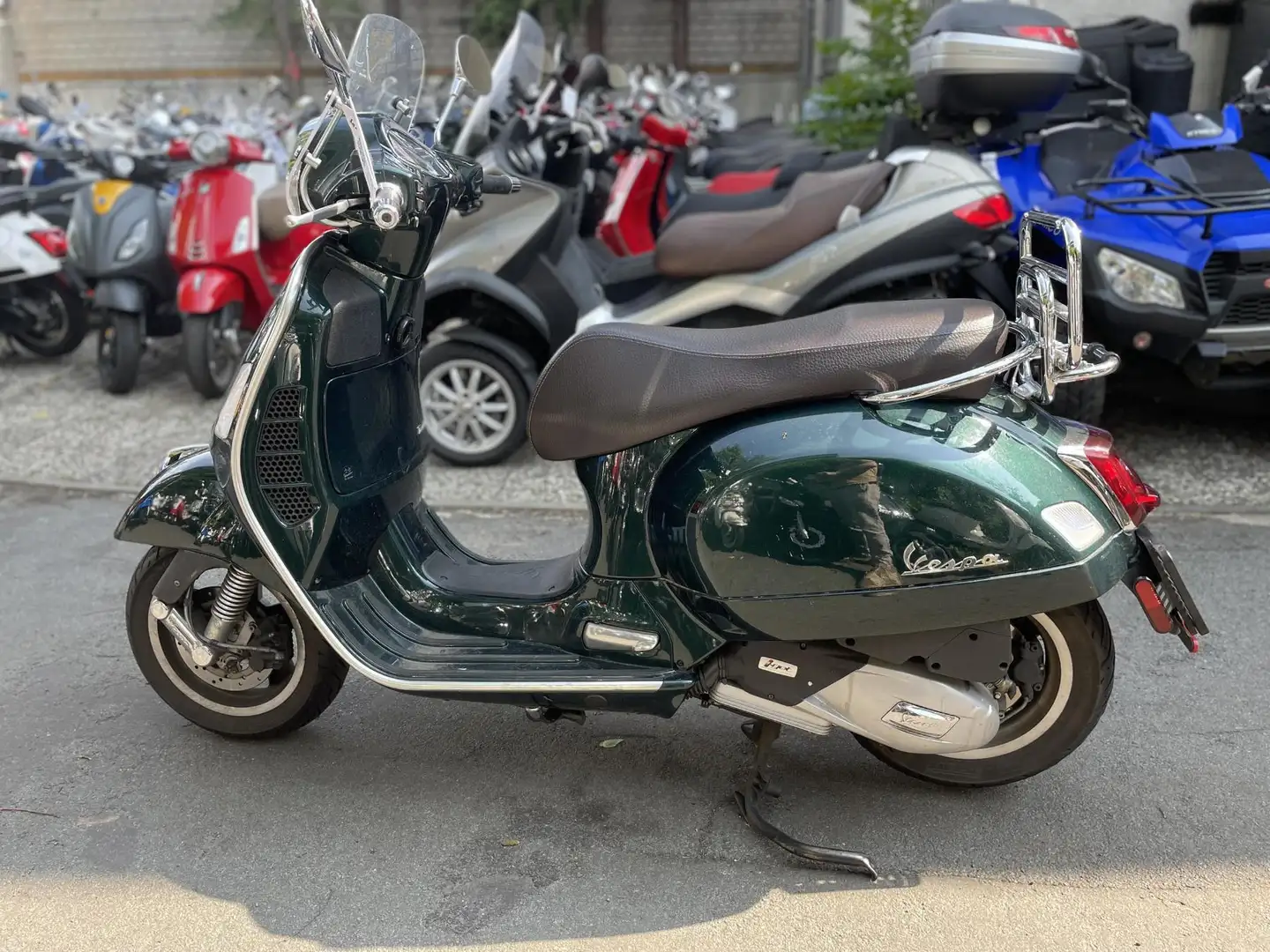 Vespa GTS 125 TOURING ABS Gelegenheit mit Beule und kratzer - 1