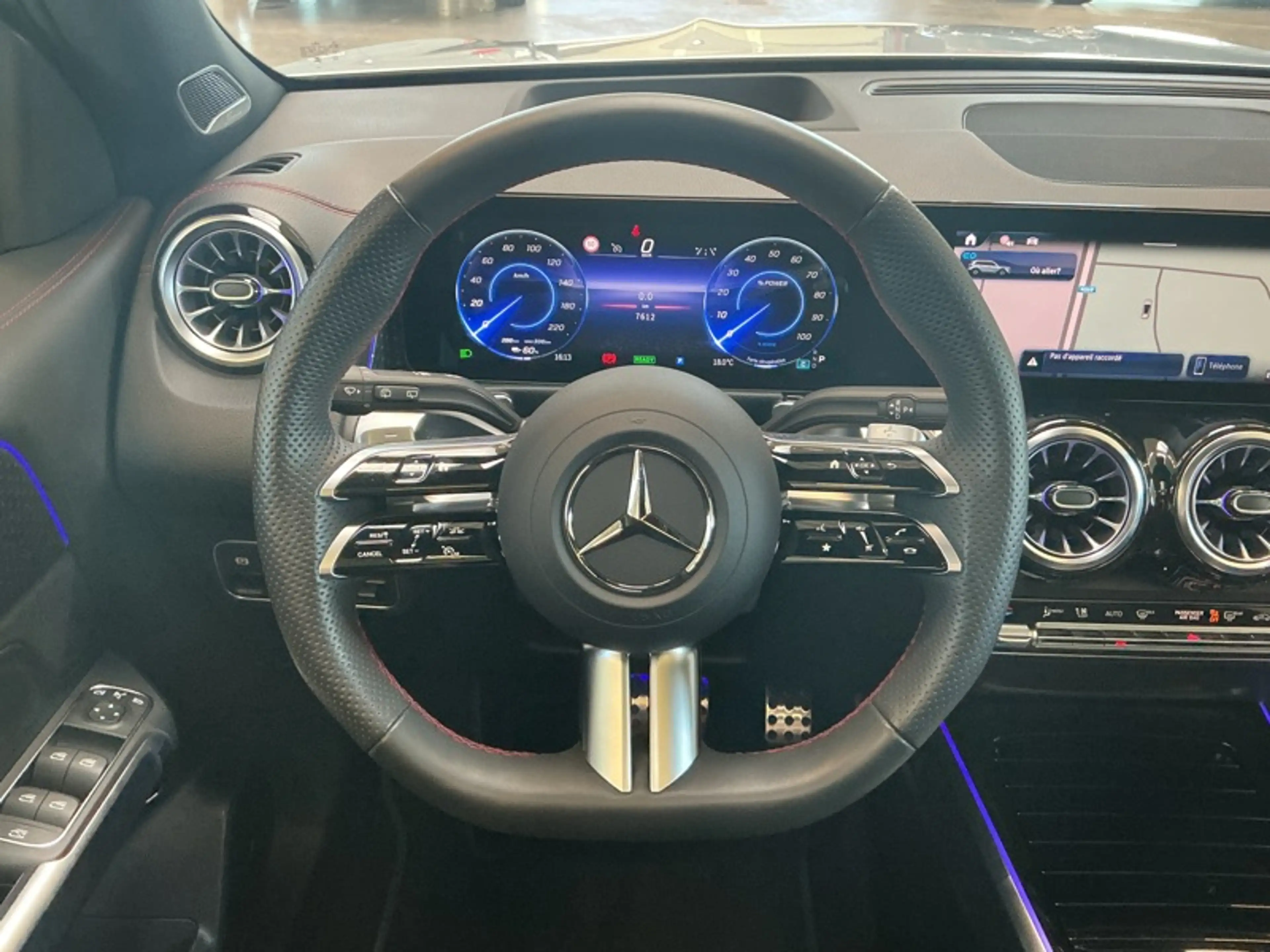 Mercedes-Benz EQB 250 + AMG Line 7 places Toit Pano — photo 3