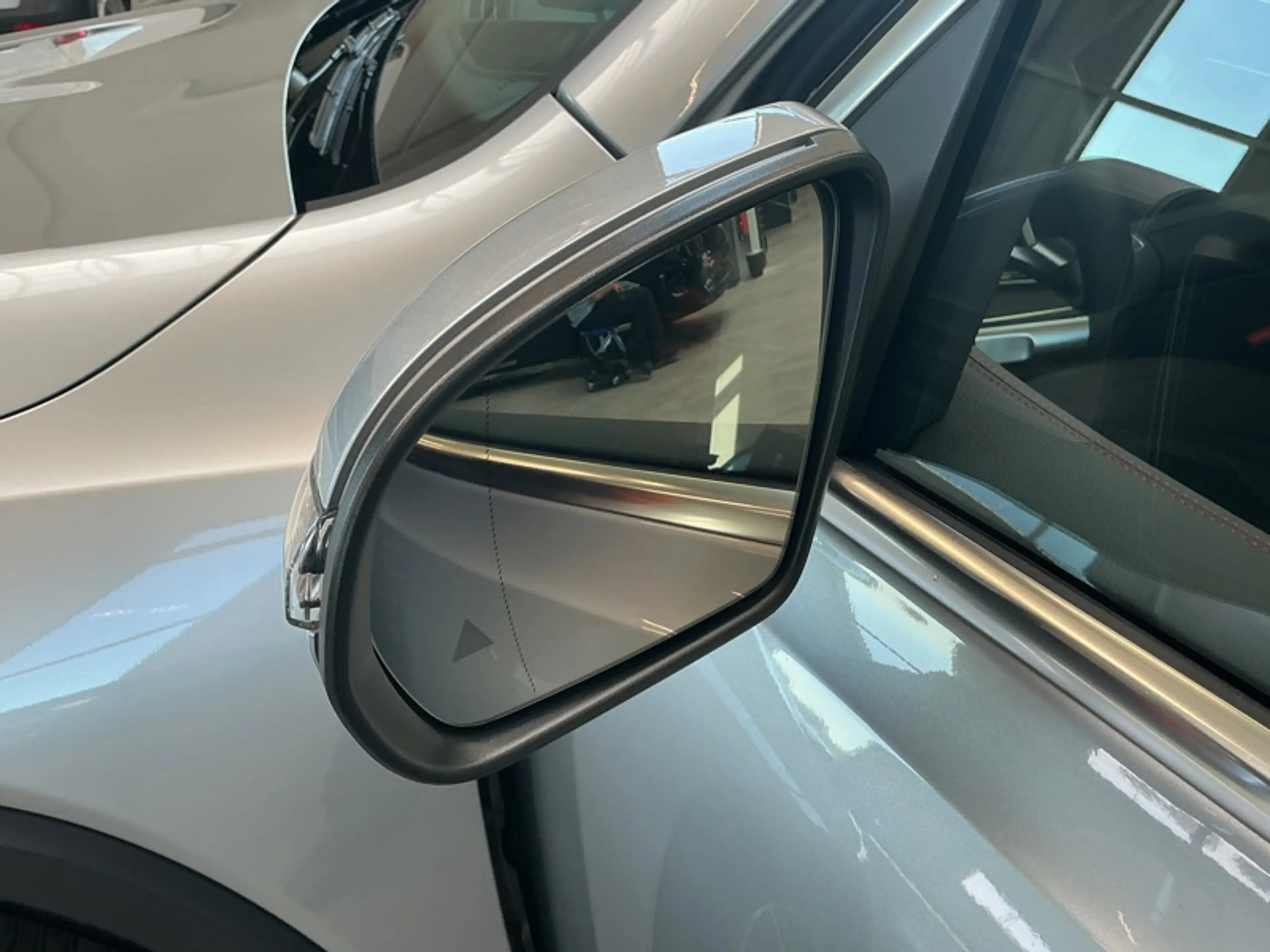 Mercedes-Benz EQB 250 + AMG Line 7 places Toit Pano — photo 8
