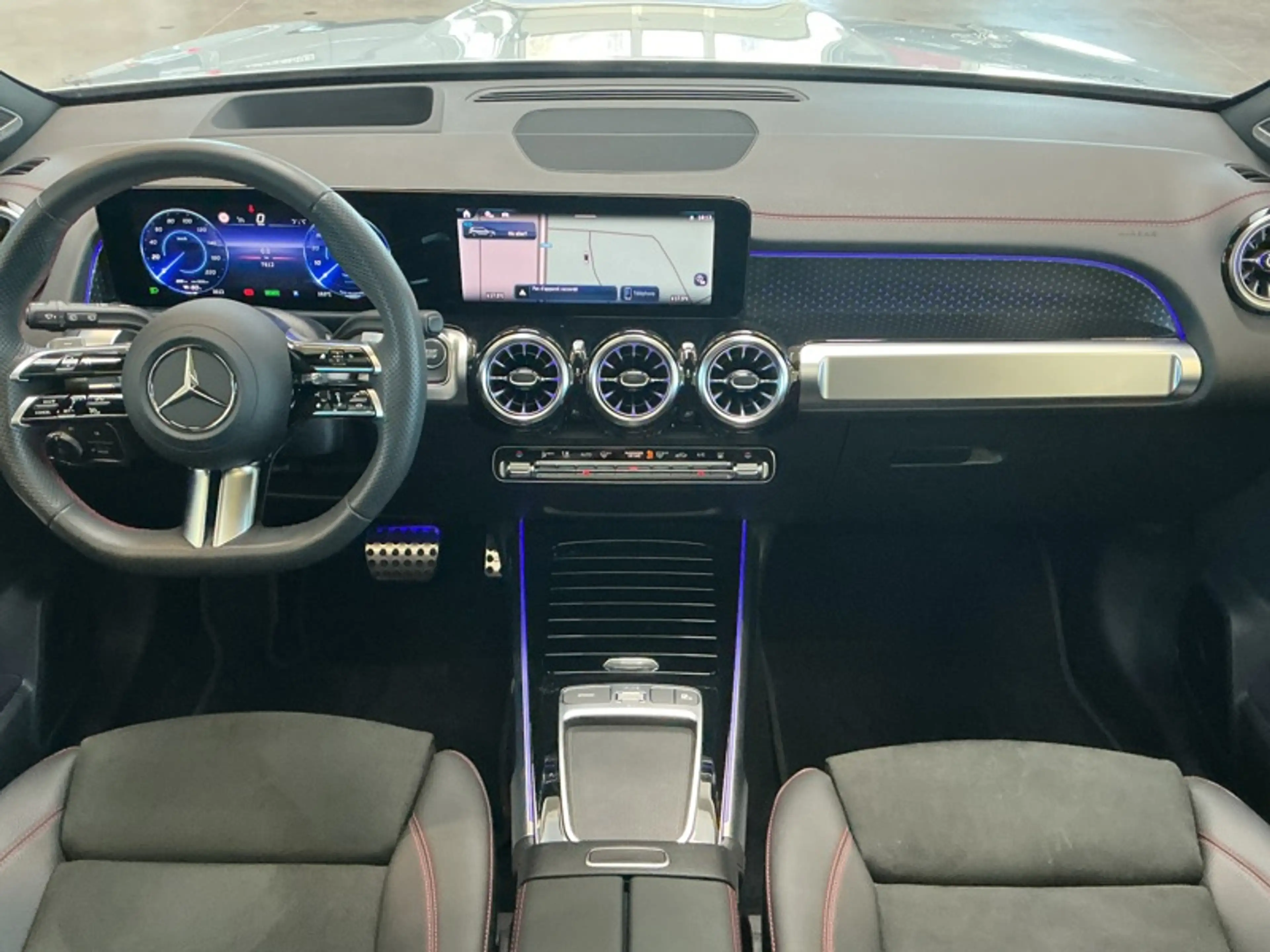 Mercedes-Benz EQB 250 + AMG Line 7 places Toit Pano — photo 10