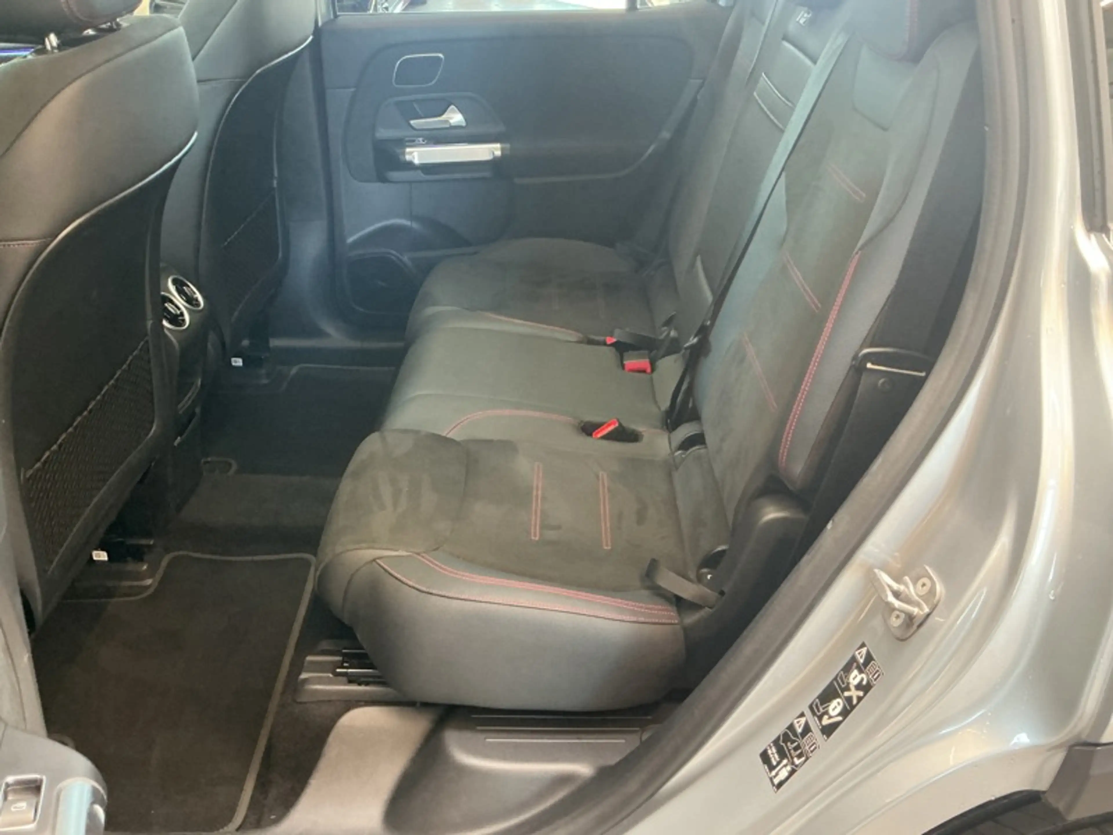 Mercedes-Benz EQB 250 + AMG Line 7 places Toit Pano — photo 15