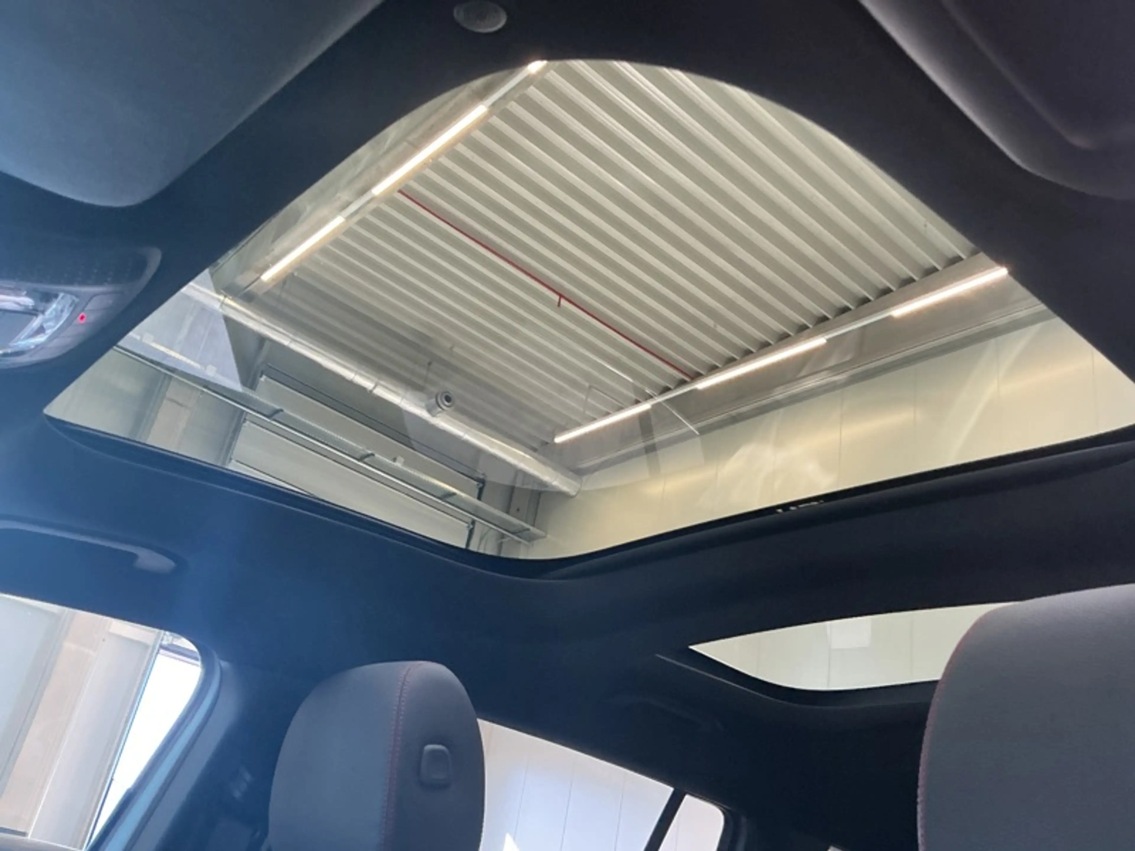 Mercedes-Benz EQB 250 + AMG Line 7 places Toit Pano — photo 12
