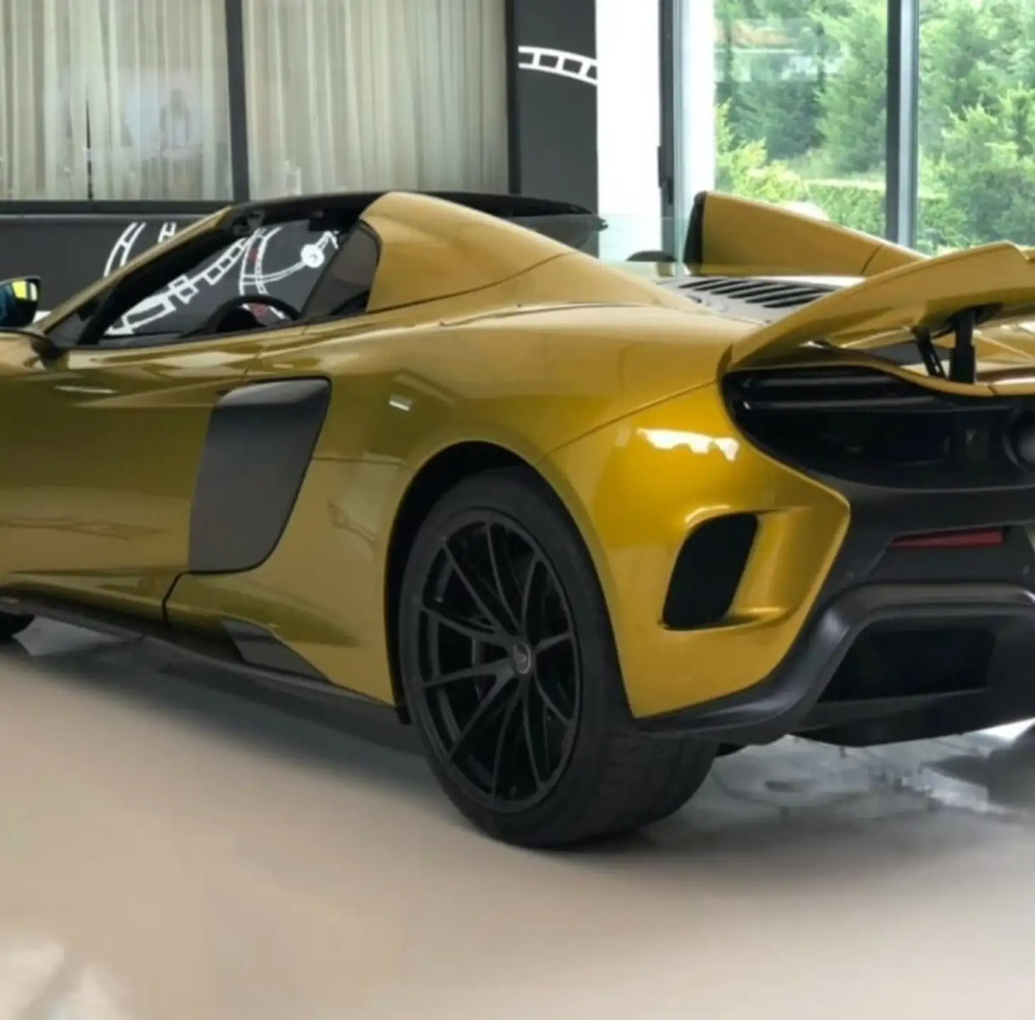 맥라렌 675LT 2016 노랑 사진 3