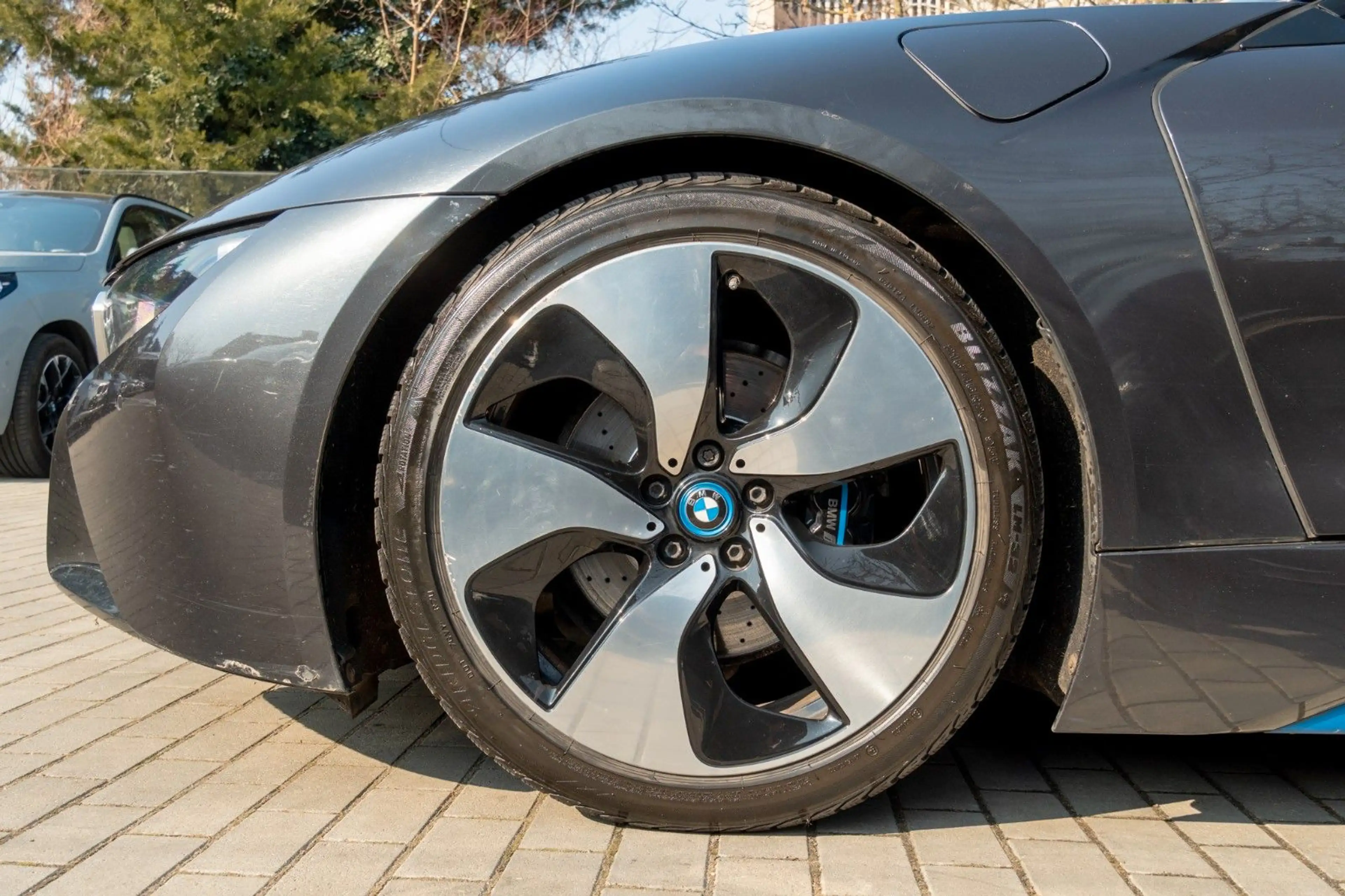 BMW i8 Coupe  LASER.HUD.HARMAN.DR.ASS. — photo 11