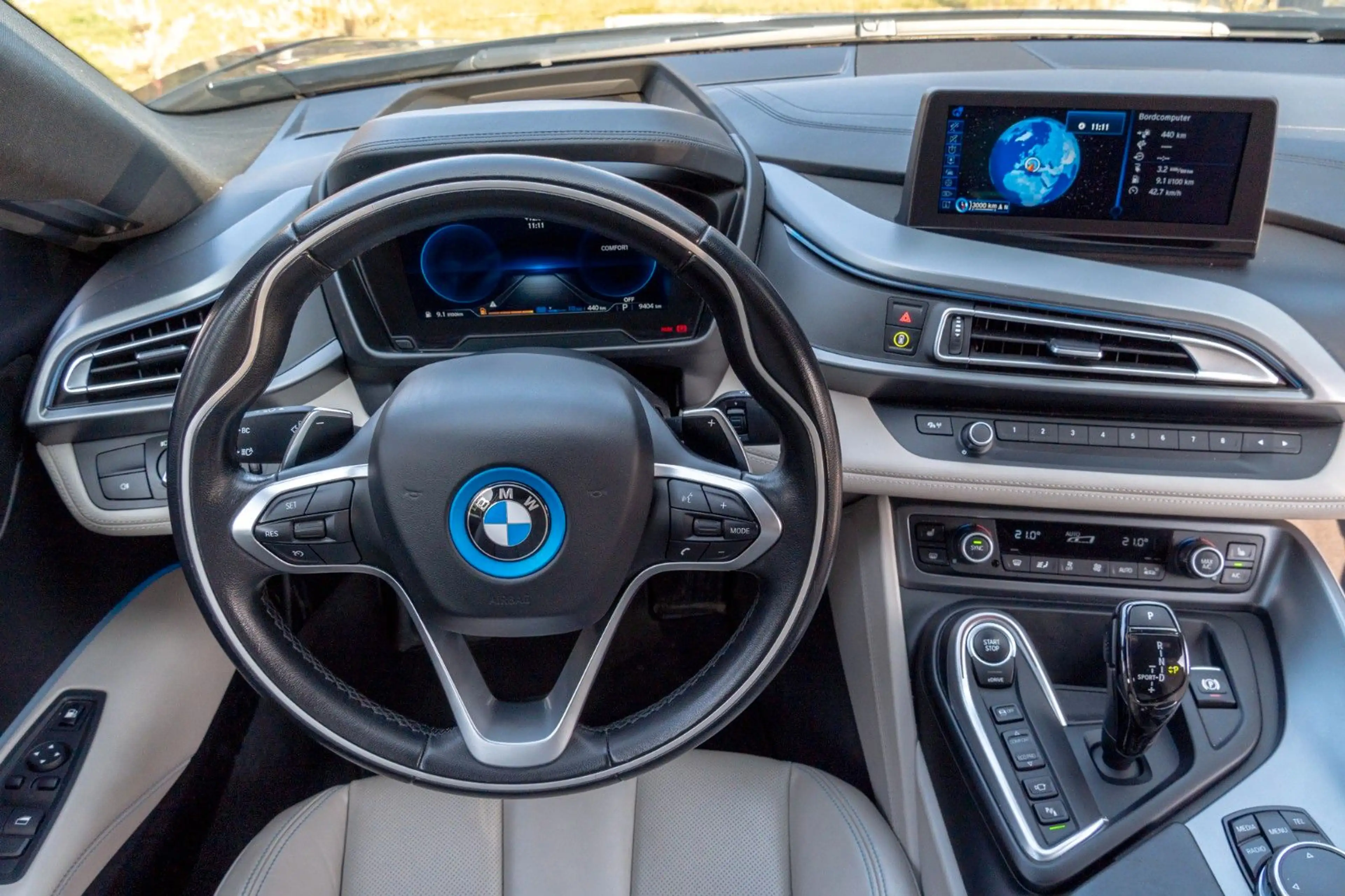 BMW i8 Coupe  LASER.HUD.HARMAN.DR.ASS. — photo 15
