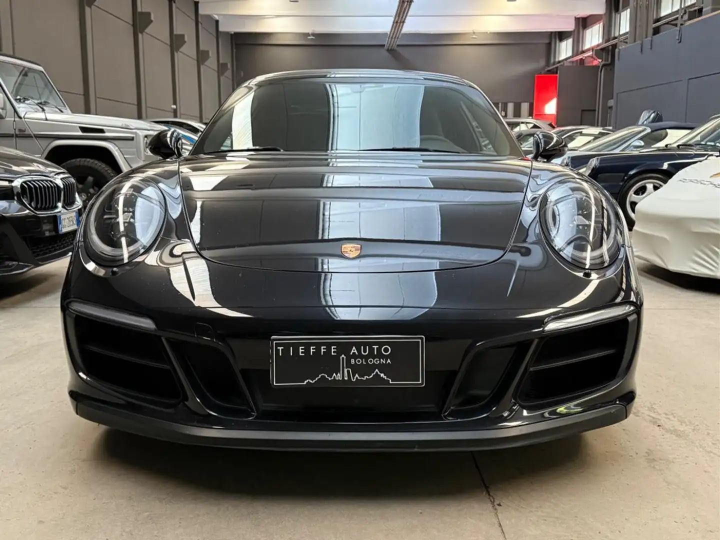 Porsche 911 3.0 Carrera 4 GTS Coupé PORSCHE APPROVED Чорний - 2
