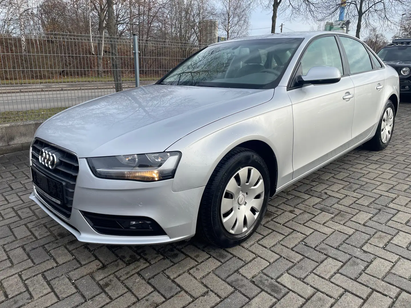 Audi A4 Attraction Klima Navi Gri - 1