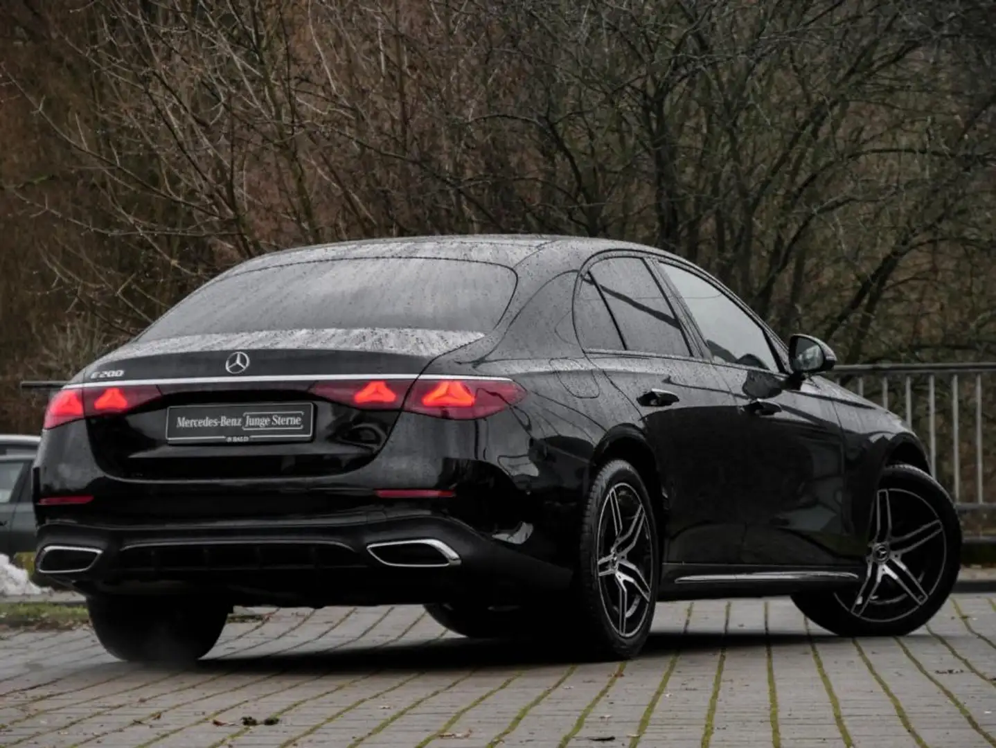 Mercedes-Benz E 200 AMG-Sport/Pano/Night/360/Digital/Distr/19" Schwarz - 2