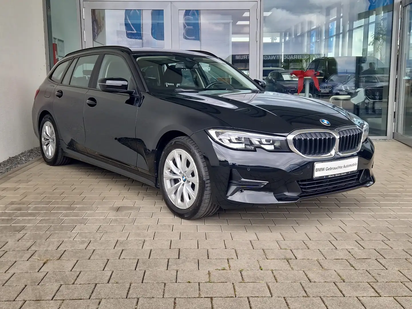 BMW 318 d Touring Advantage Navi.PDC.Tempomat.DAB.AHK Schwarz - 2