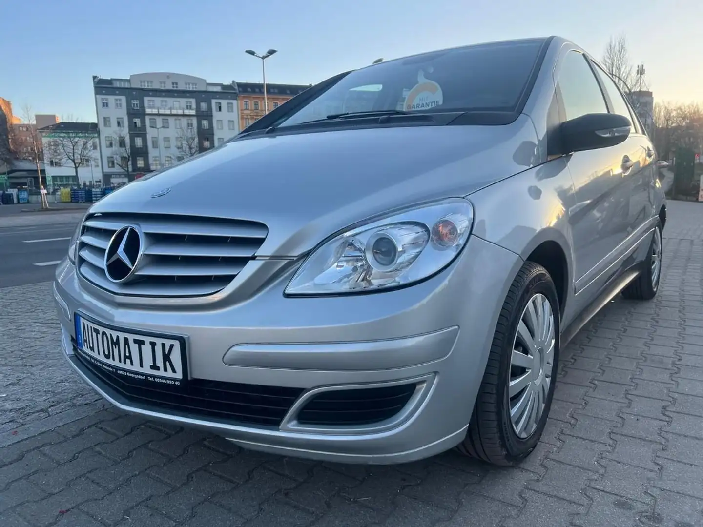 Mercedes-Benz B 200 Automatik,Klima,SHZ,AHK,1Hand Silber - 2