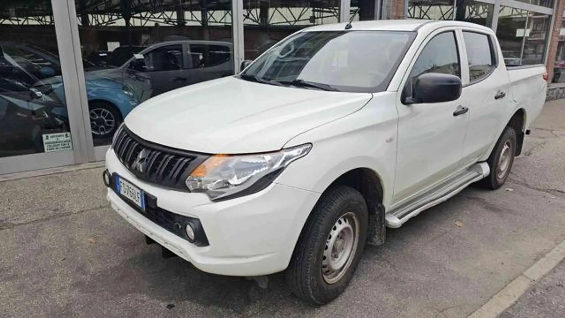 Mitsubishi L200 2.4 DI-D/154CV Double Cab 4wd Invite Bianco - 1