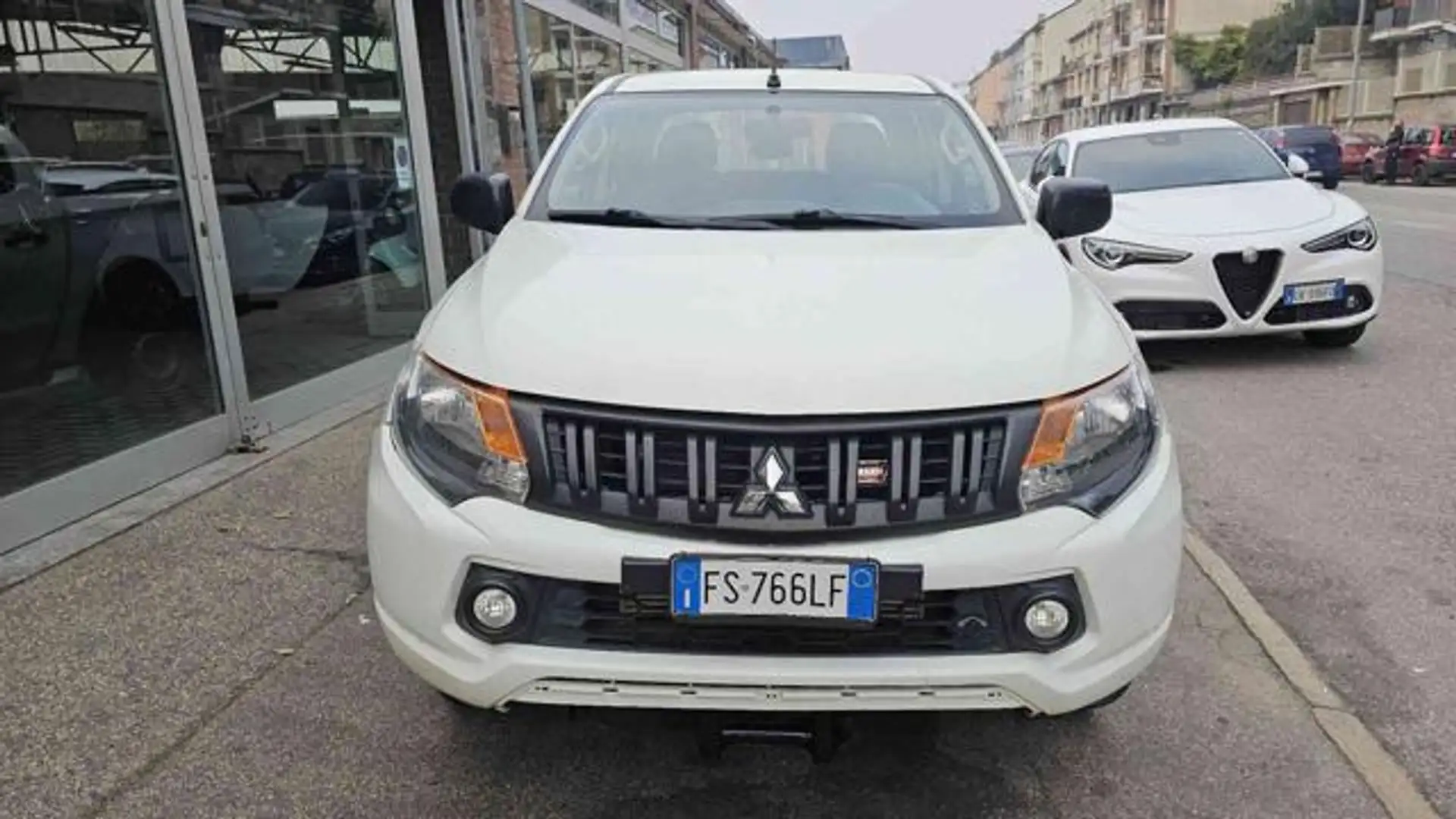 Mitsubishi L200 2.4 DI-D/154CV Double Cab 4wd Invite Bianco - 2