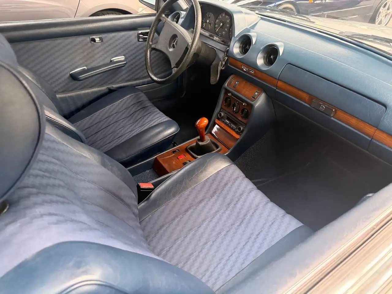 Mercedes-Benz 230 CE Coupe, foto 2