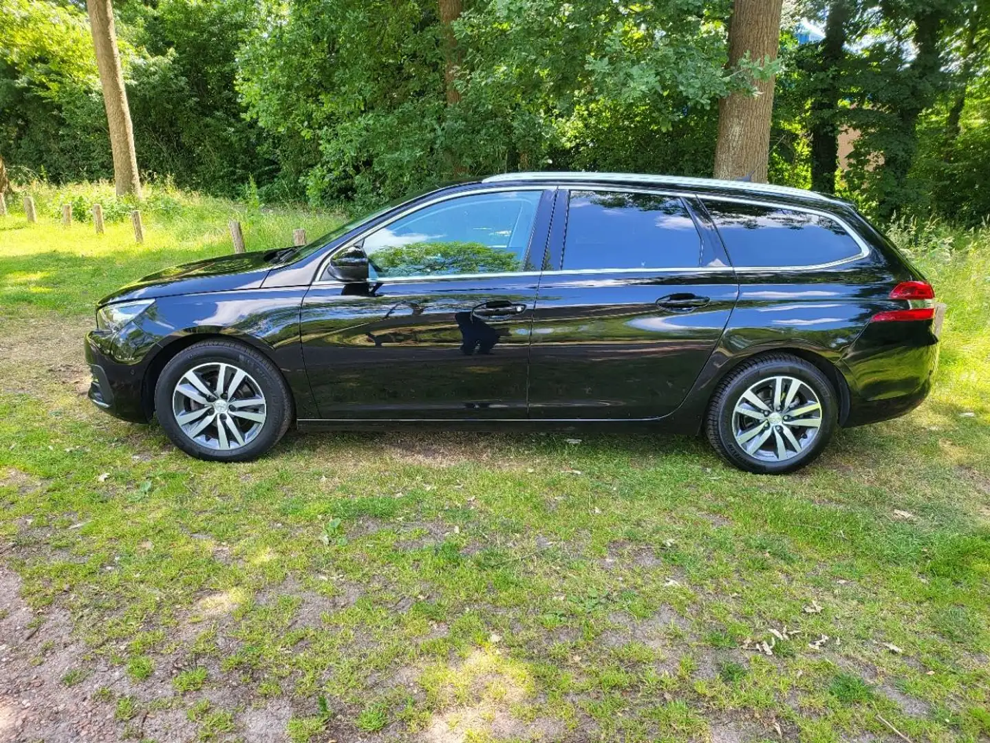 Peugeot 308 SW 1.2 PureTech Allure,Navi,Climat,Cruise,LED Zwart - 2
