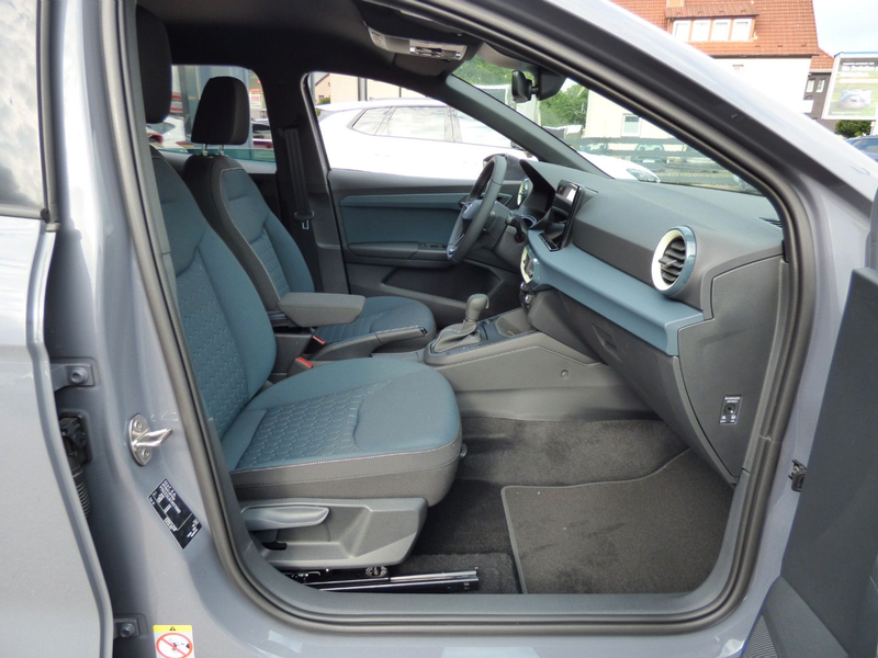 SEAT Ibiza 1.0 TSI Style KESSY NAVI ACC PDC — photo 5