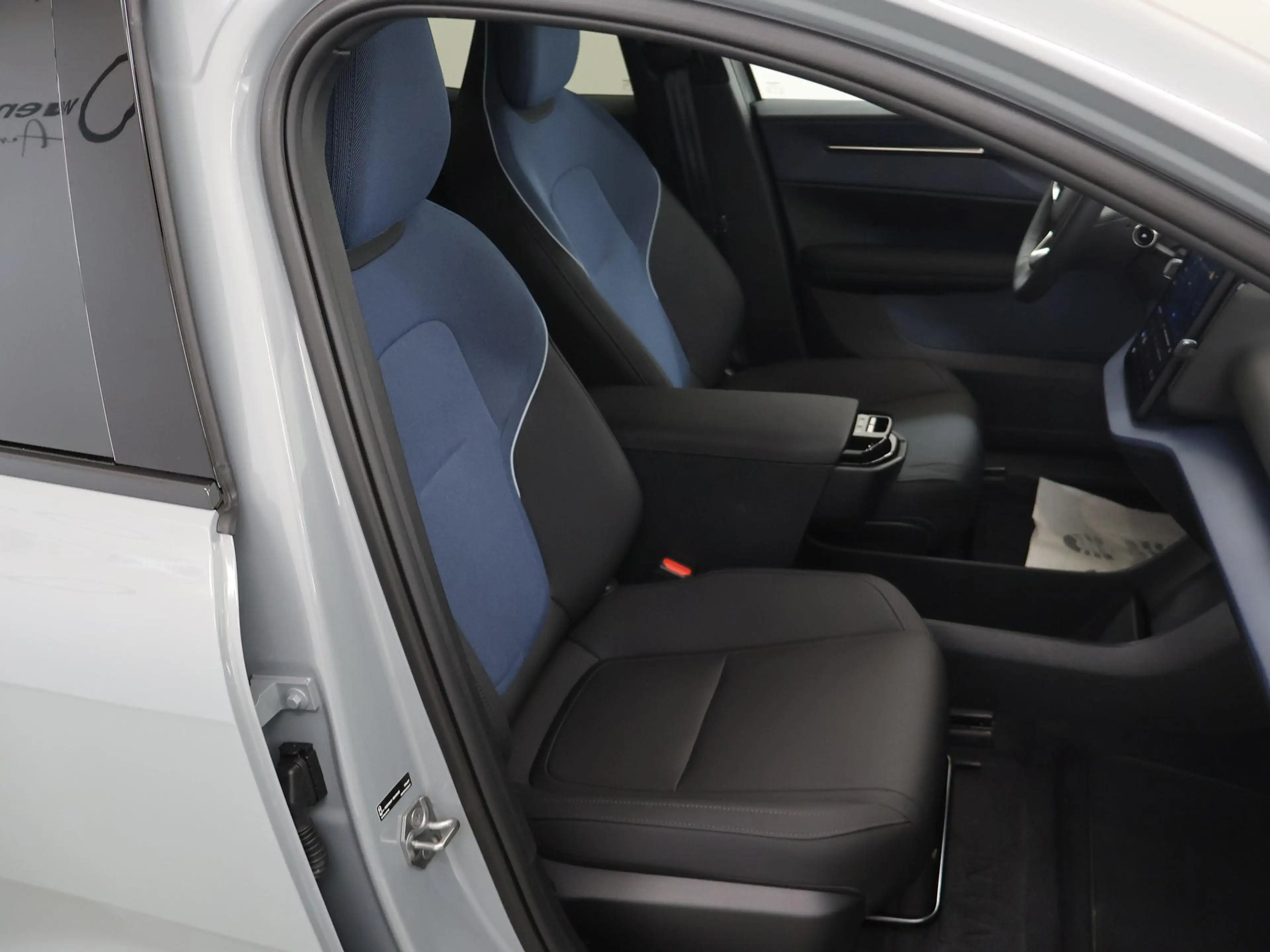 Volvo EX30 P5 Core 51 kWh | Navigatie | Apple Carplay/Android — photo 11