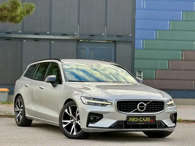 Volvo V60 D3 // R-Design // Geartronic // Rückfahrkamera