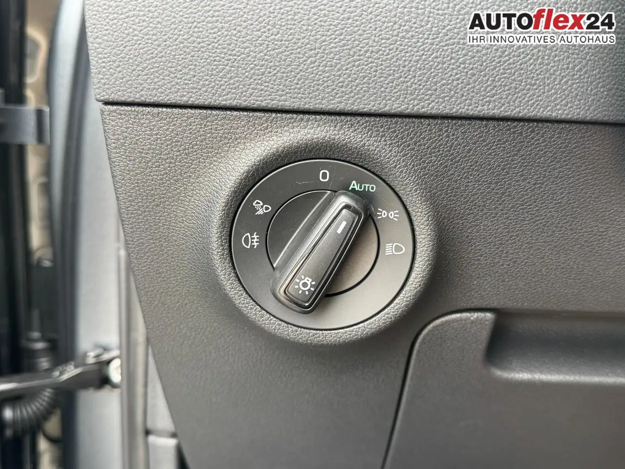 Skoda Karoq Sportline 2,0 TSI 4x4 DSG 2ZKlimaautomatik Cant..., миниатюра 27