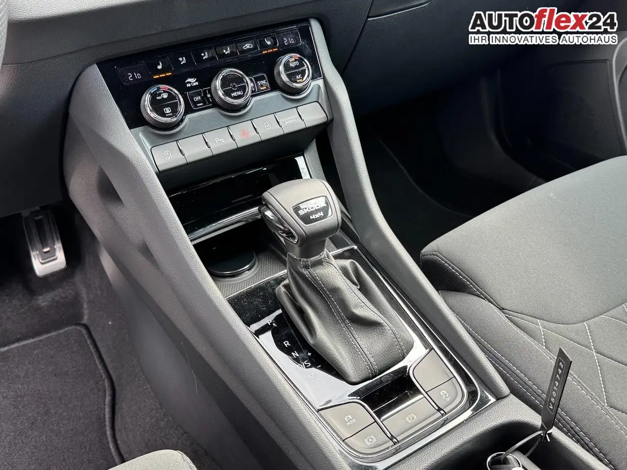 Skoda Karoq Sportline 2,0 TSI 4x4 DSG 2ZKlimaautomatik Cant..., миниатюра 16
