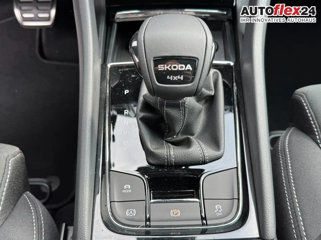 Skoda Karoq Sportline 2,0 TSI 4x4 DSG 2ZKlimaautomatik Cant..., миниатюра 17