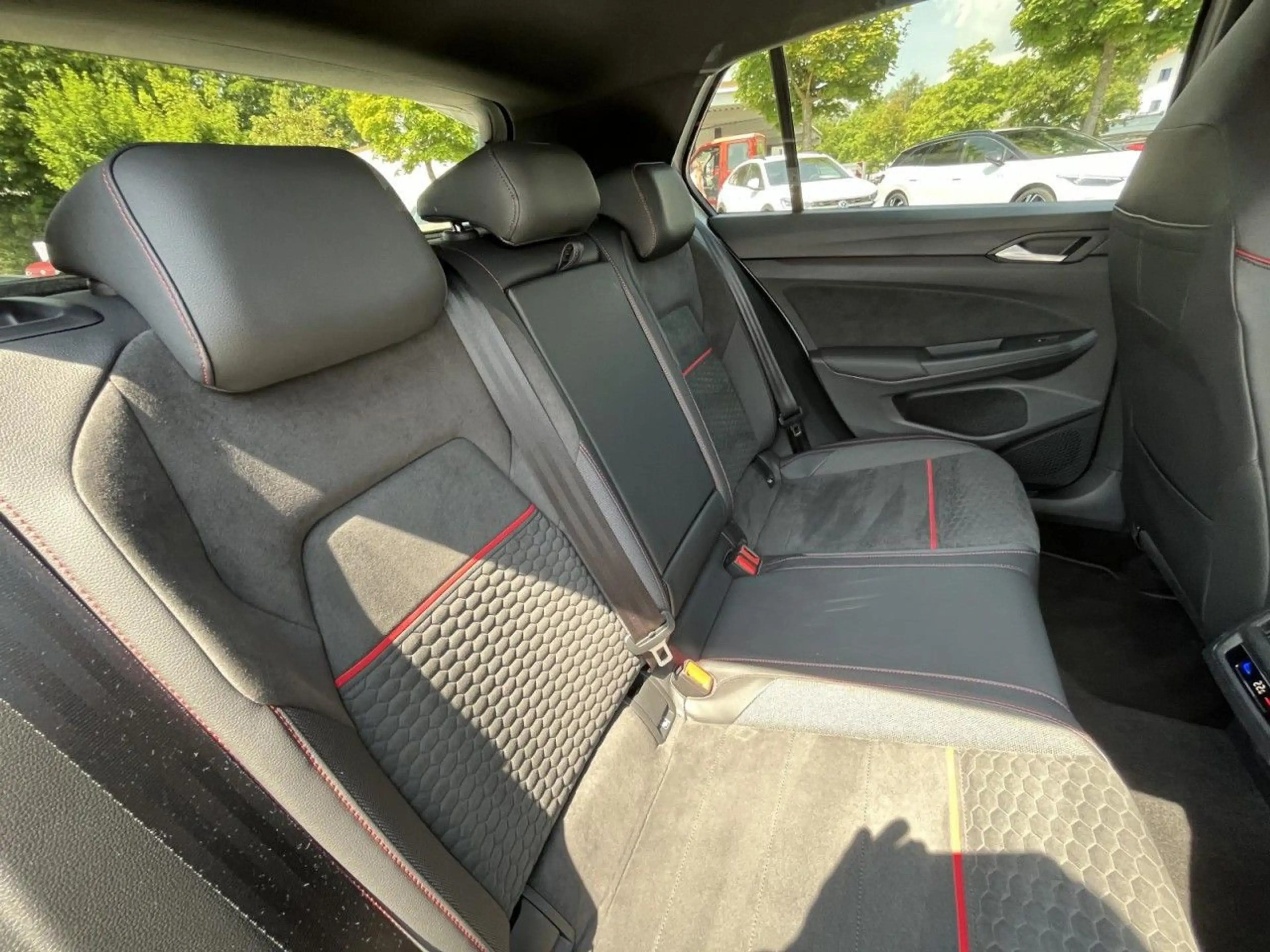 Volkswagen Golf GTI Golf VIII 2.0 l GTI Clubsport (Black Style+Navi+ — photo 9