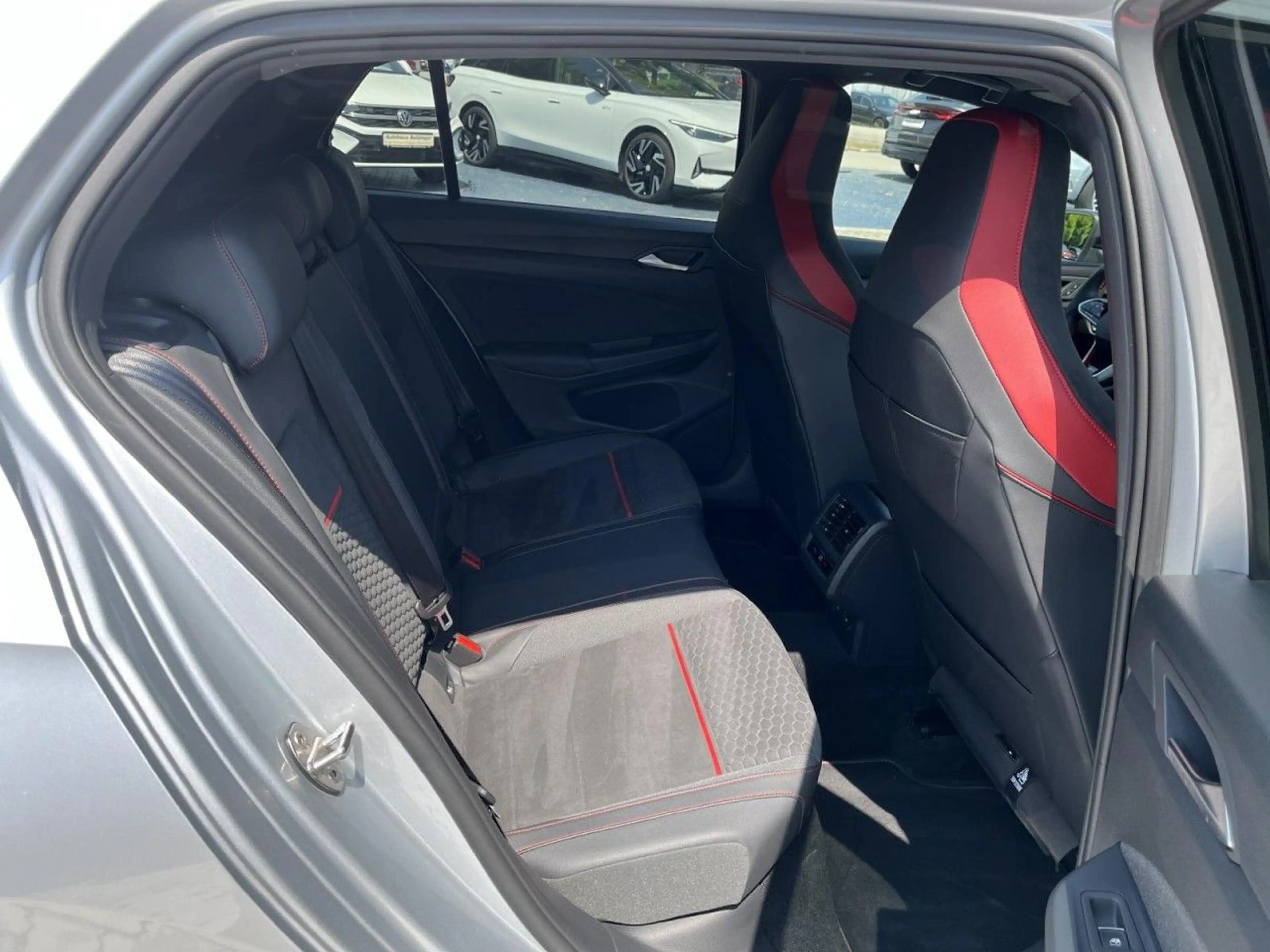 Volkswagen Golf GTI Golf VIII 2.0 l GTI Clubsport (Black Style+Navi+ — photo 8