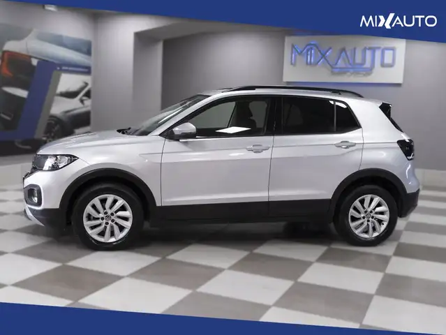 Volkswagen T-Cross view 3