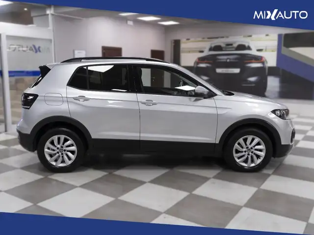 Volkswagen T-Cross view 6