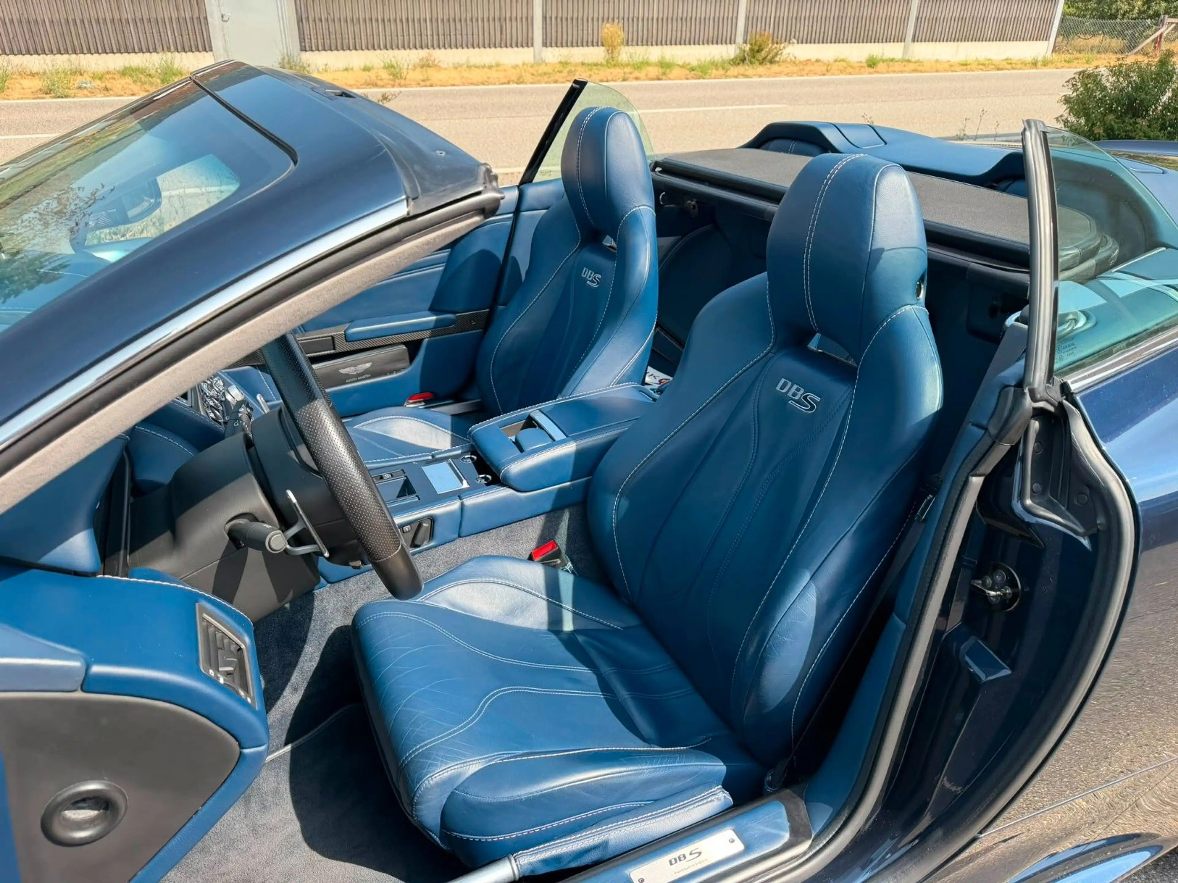 Aston Martin DBS Volante 6.0*Sonderlack und Sonderleder*Mwst* — photo 4