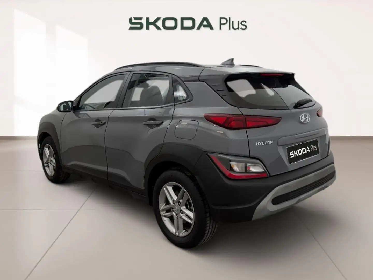 Hyundai KONA 1.0 TGDI Maxx 4x2 Gris - 2