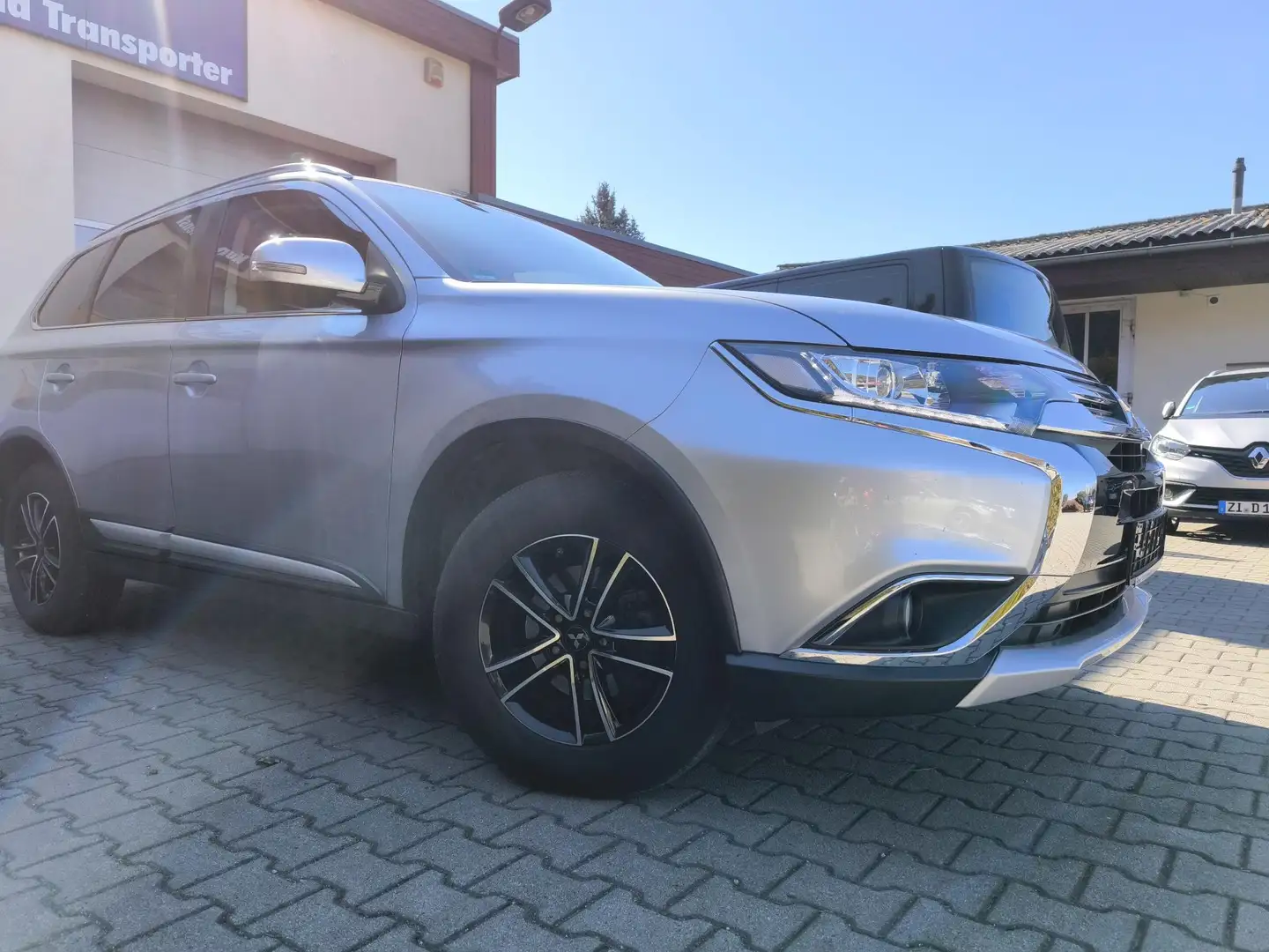 Mitsubishi Outlander SUV-Star 2WD Silber - 2