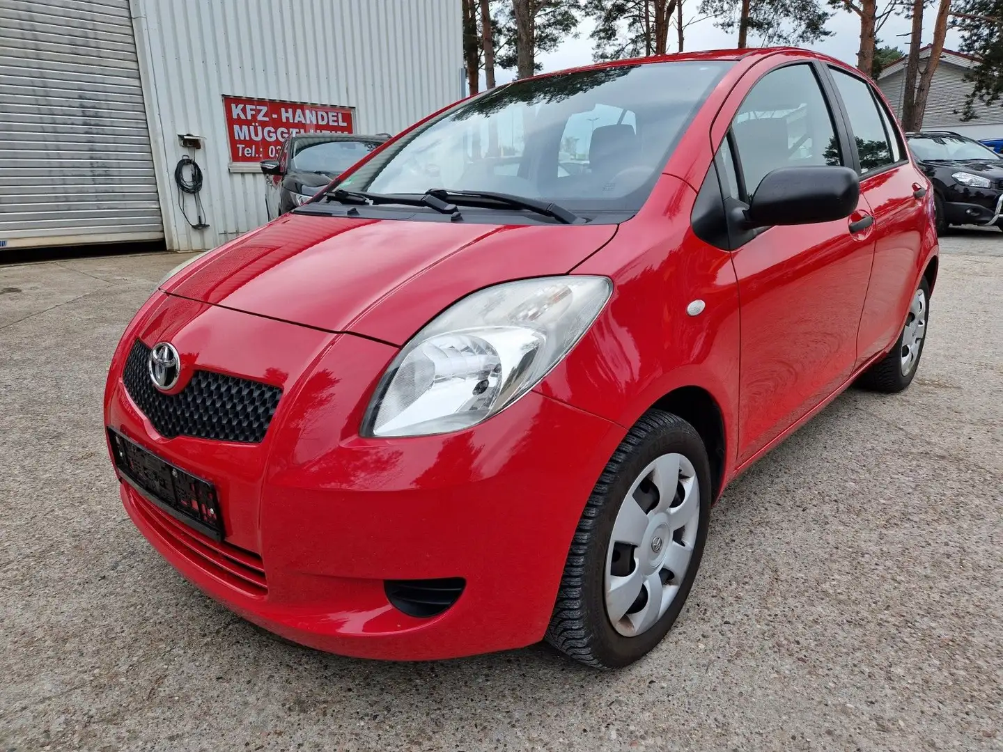 Toyota Yaris YARiS 1.0i COOL 1.HAND KliMA NAVi 99TKM TÜVNEU Rojo - 1