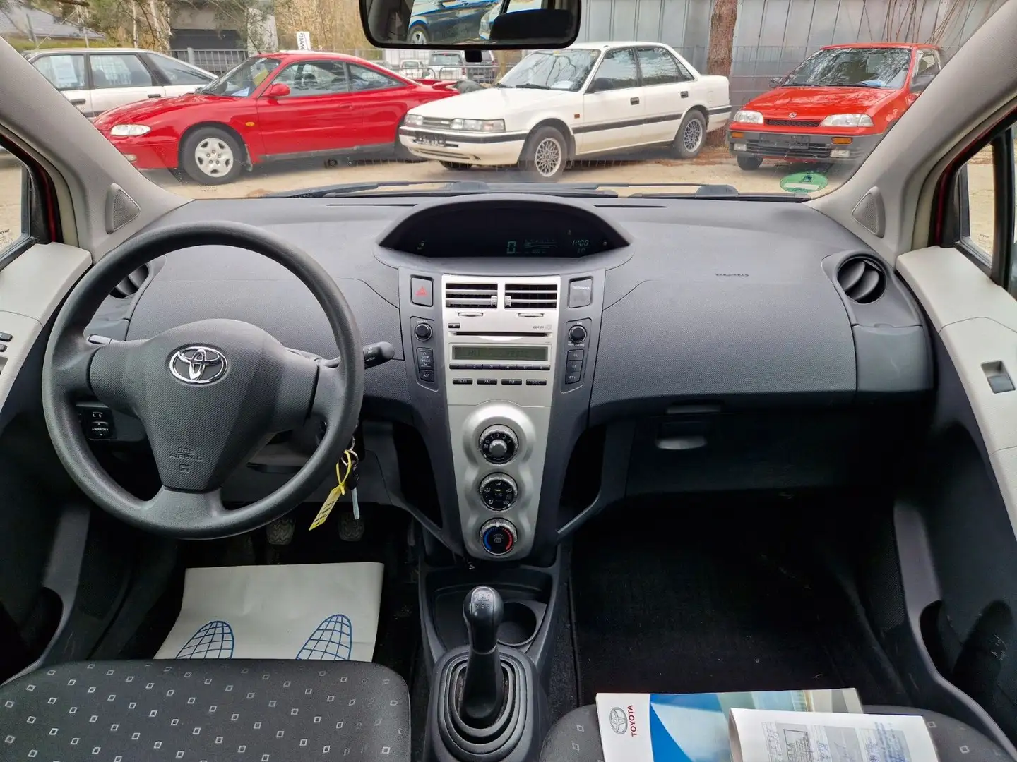 Toyota Yaris YARiS 1.0i COOL 1.HAND KliMA NAVi 99TKM TÜVNEU Rojo - 2