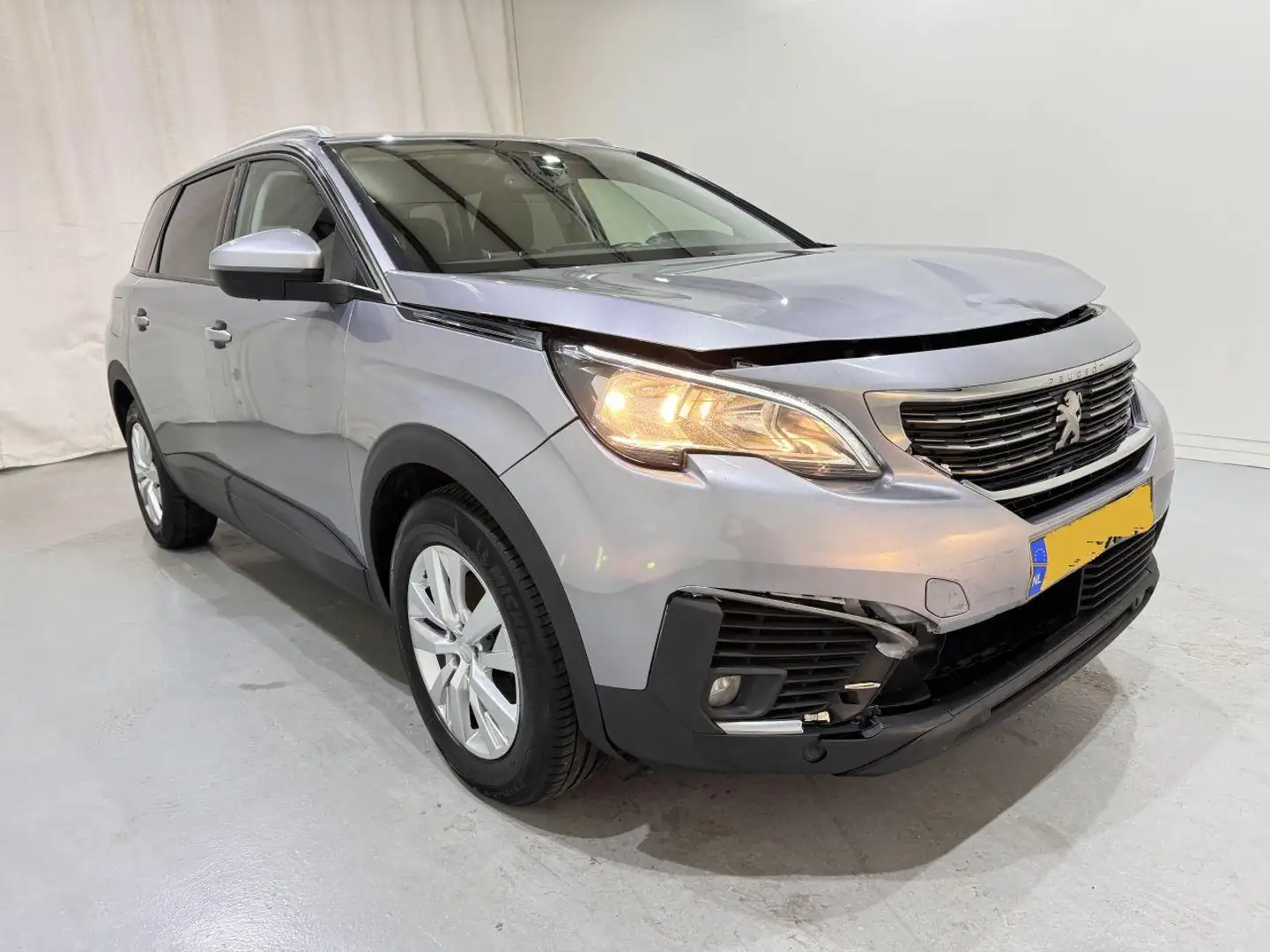 Peugeot 5008 1.2 PureTech 130 Executive 7-Pers. Grau - 1