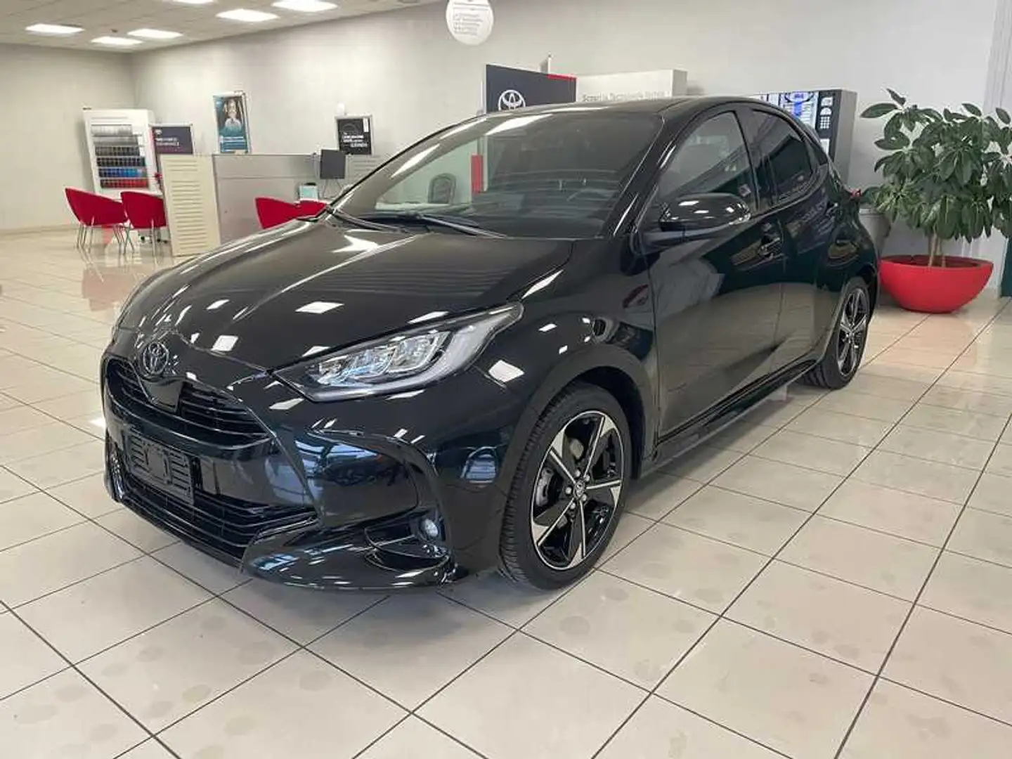 Toyota Yaris 1.5h 130 Lounge Schwarz - 1