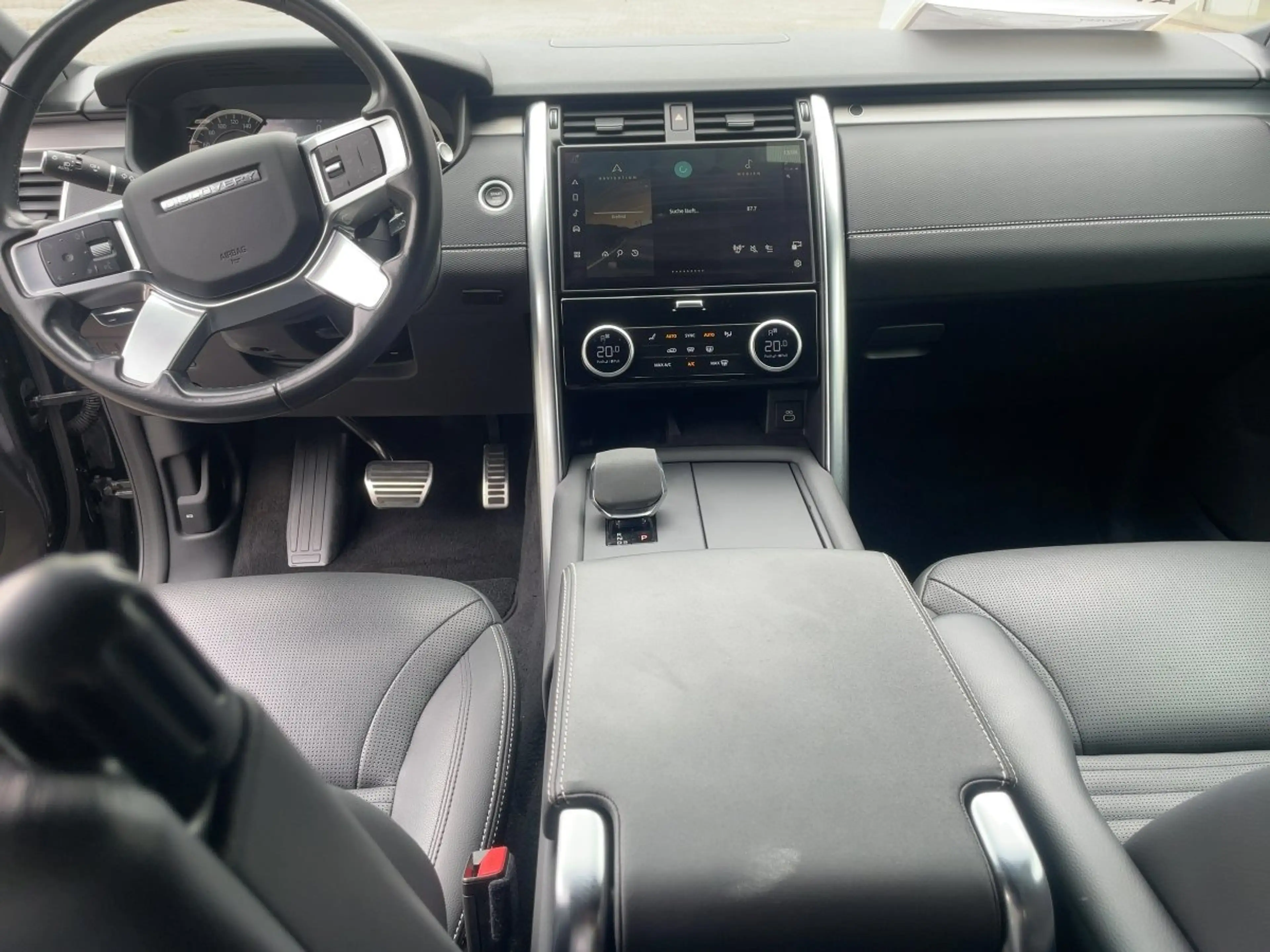 Land Rover Discovery 5 D250 R-Dynamic SE Luft  AHK Pano — photo 11