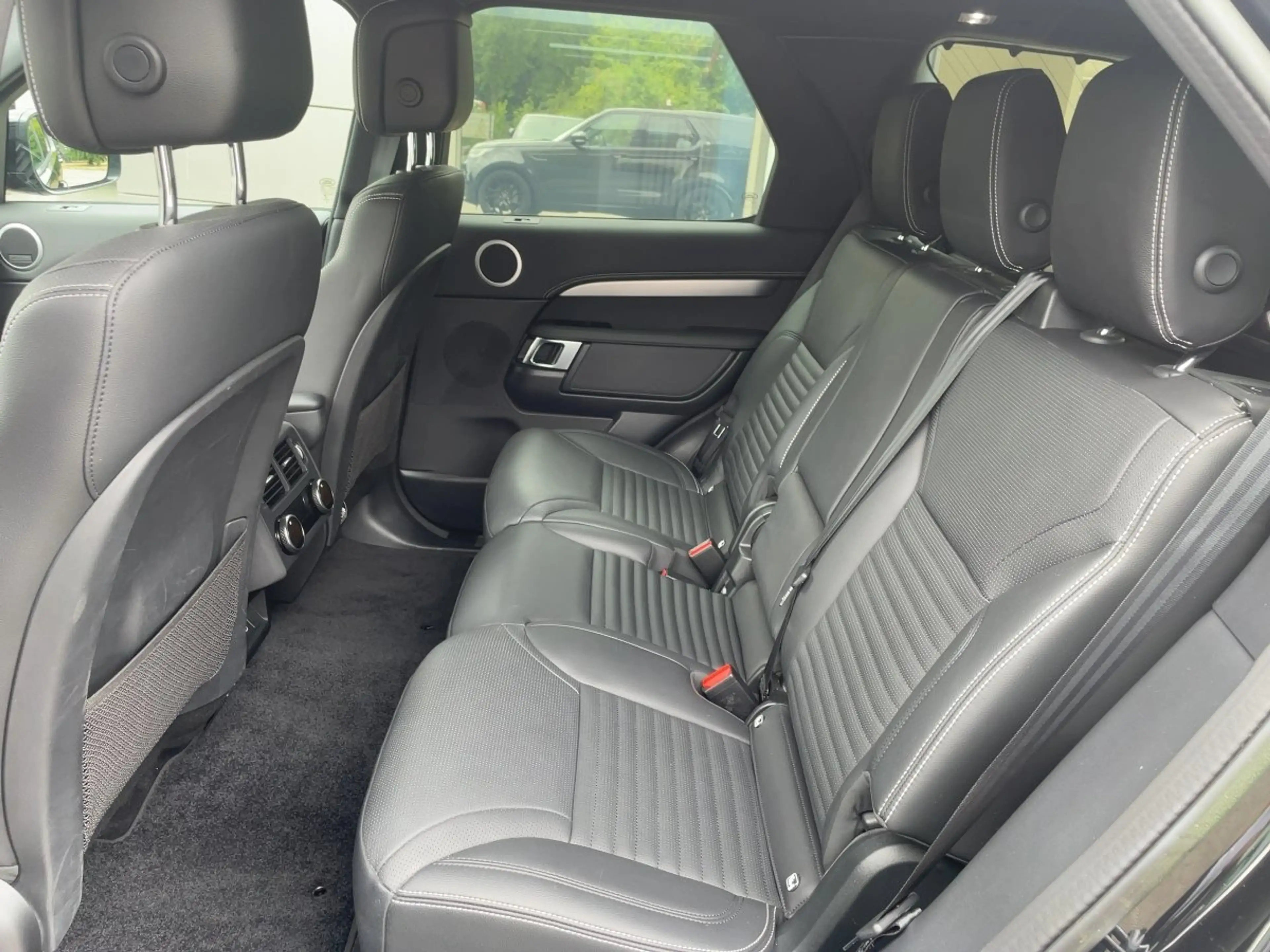 Land Rover Discovery 5 D250 R-Dynamic SE Luft  AHK Pano — photo 10