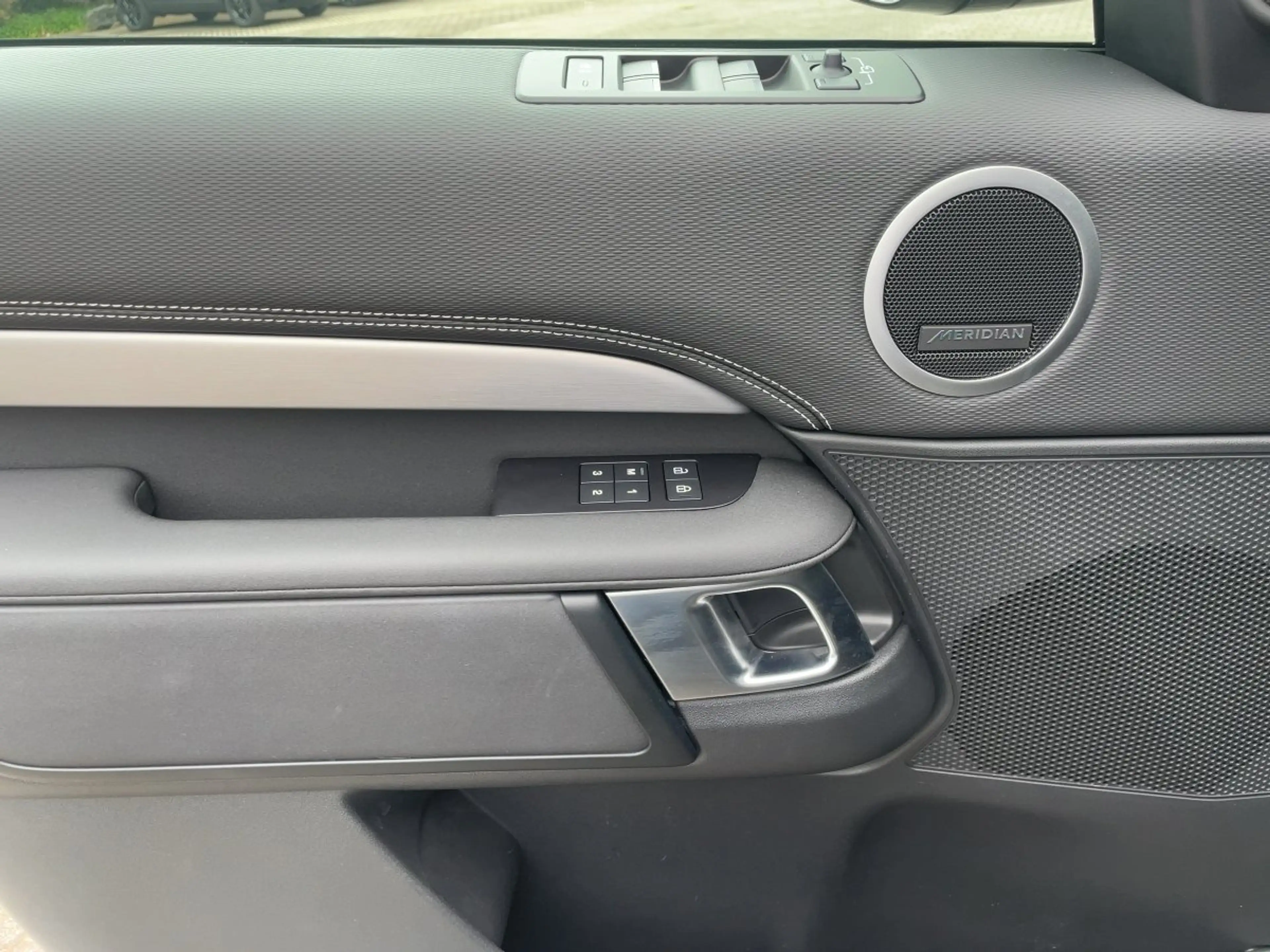 Land Rover Discovery 5 D250 R-Dynamic SE Luft  AHK Pano — photo 15