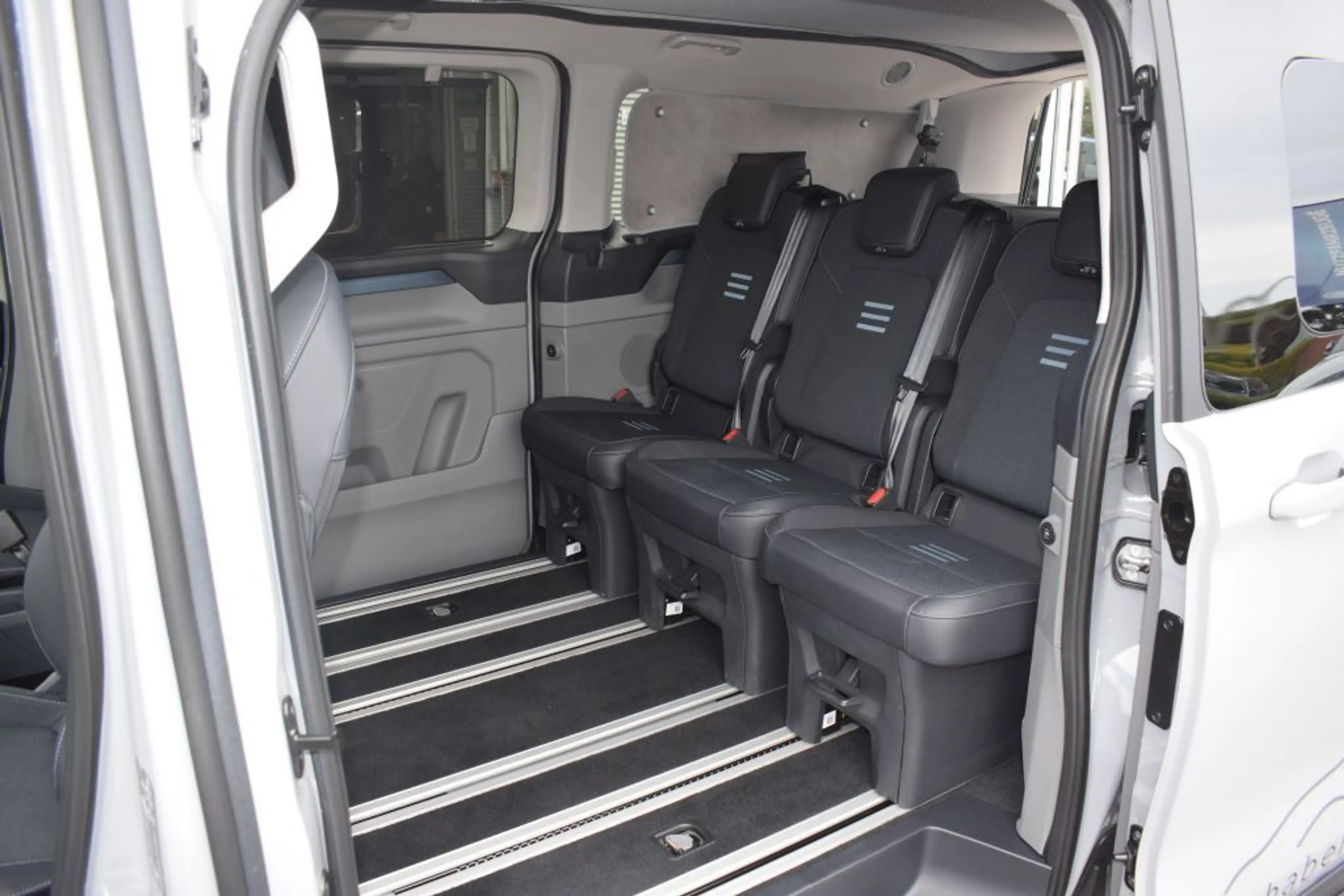 Ford Tourneo Custom E-Tourneo Custom,Camper Umbau, Aufstelldach,Küch — photo 9